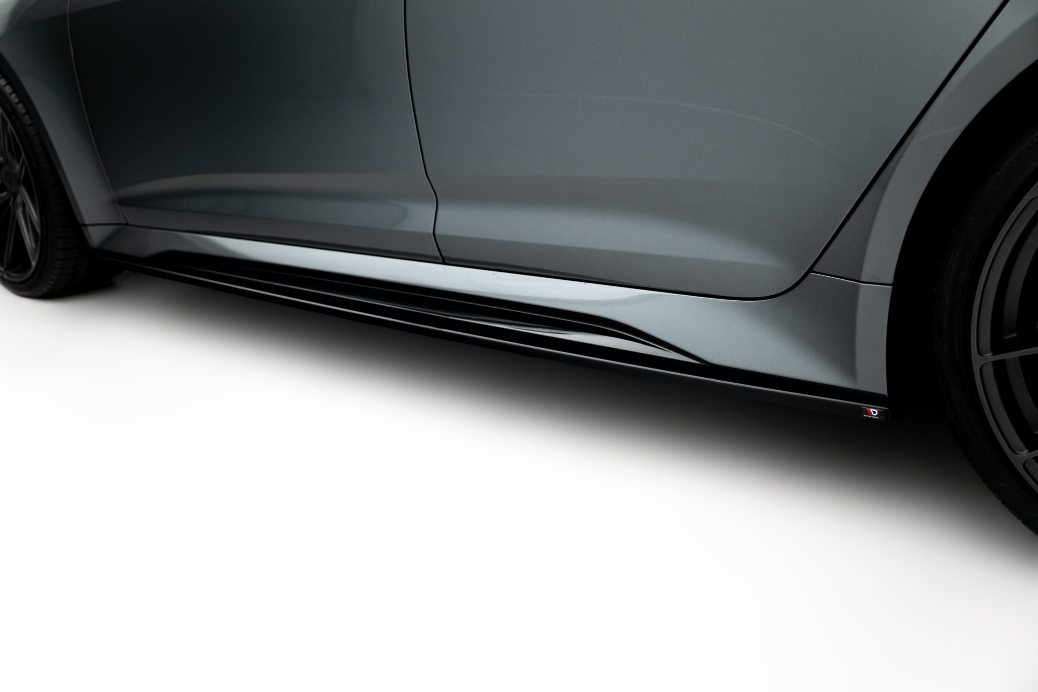Maxton Design Street+ Seitenschweller Leisten V.2 passend für Audi RS6 C8 / C8 Facelift schwarz Hochglanz