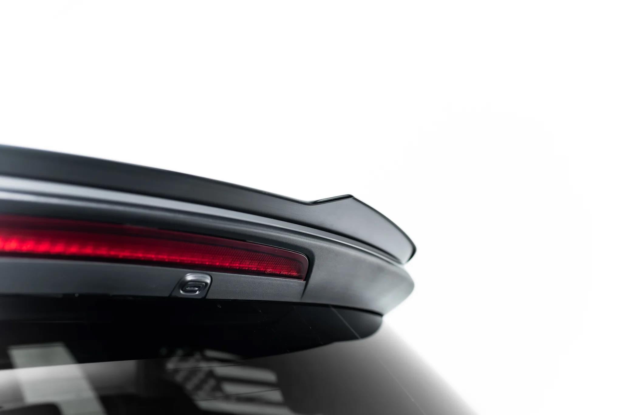 Maxton Design Heckspoiler Lippe V.2 Dodge Durango Facelift RT Mk3 Schwarz Hochglanz