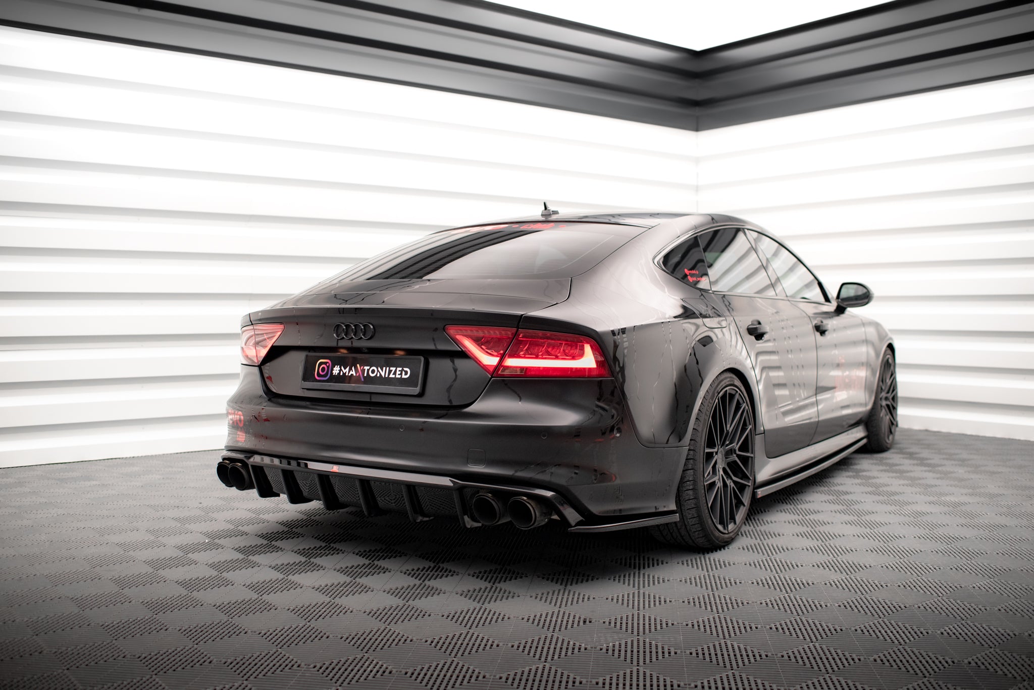 Maxton Design Heck Ansatz Flaps Diffusor passend für Audi A7 S-Line / S7 C7 schwarz Hochglanz