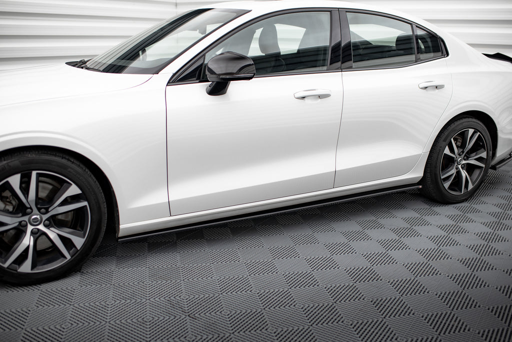 Maxton Design Street+ Seitenschweller Leisten V.2 passend für Volvo S60/V60 R-Design Mk3 schwarz Hochglanz