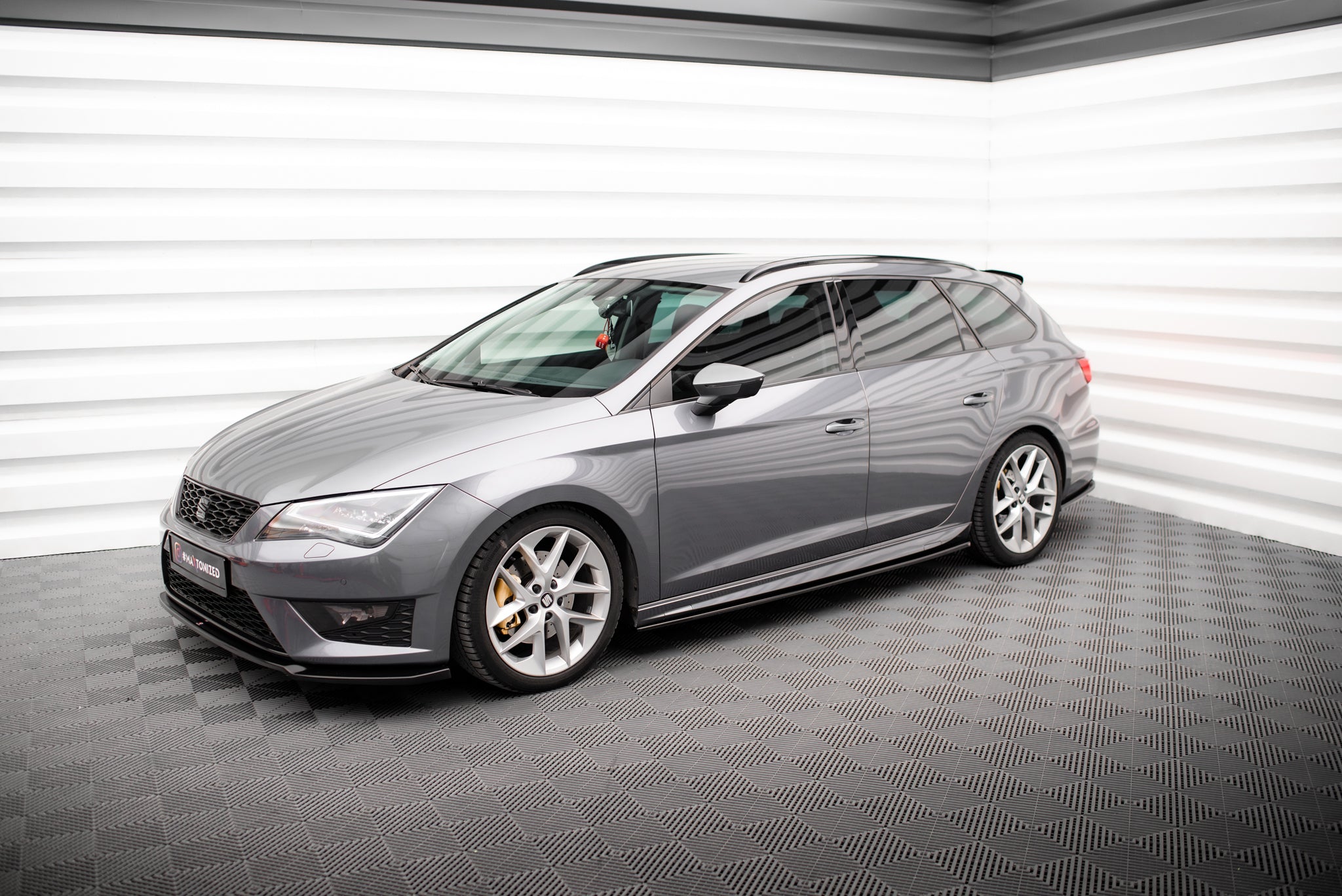 Maxton Design Street+ Seitenschweller Leisten passend für Seat Leon Cupra / FR / Standard Aero Mk3 / Mk3 Facelift schwarz Hochglanz
