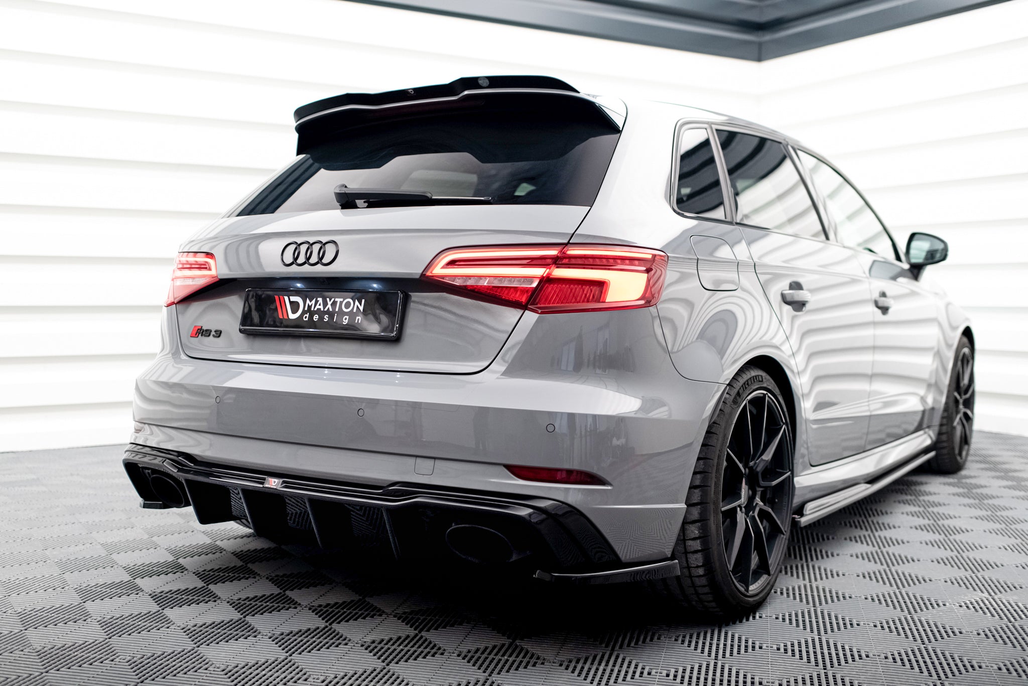 Maxton Design Spoiler CAP V.1 passend für Audi RS3 8V / 8V FL Sportback schwarz Hochglanz