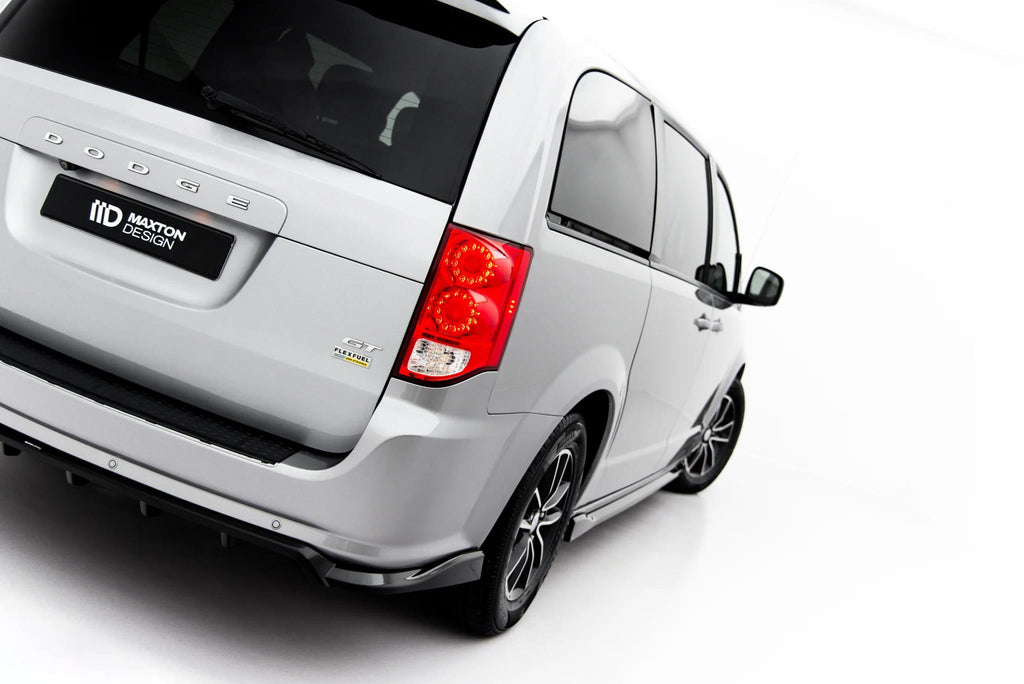 Maxton Design Street+ Mittlerer Diffusor Race Passend für Dodge Grand Caravan Mk5 Facelift Schwarz Hochglanz