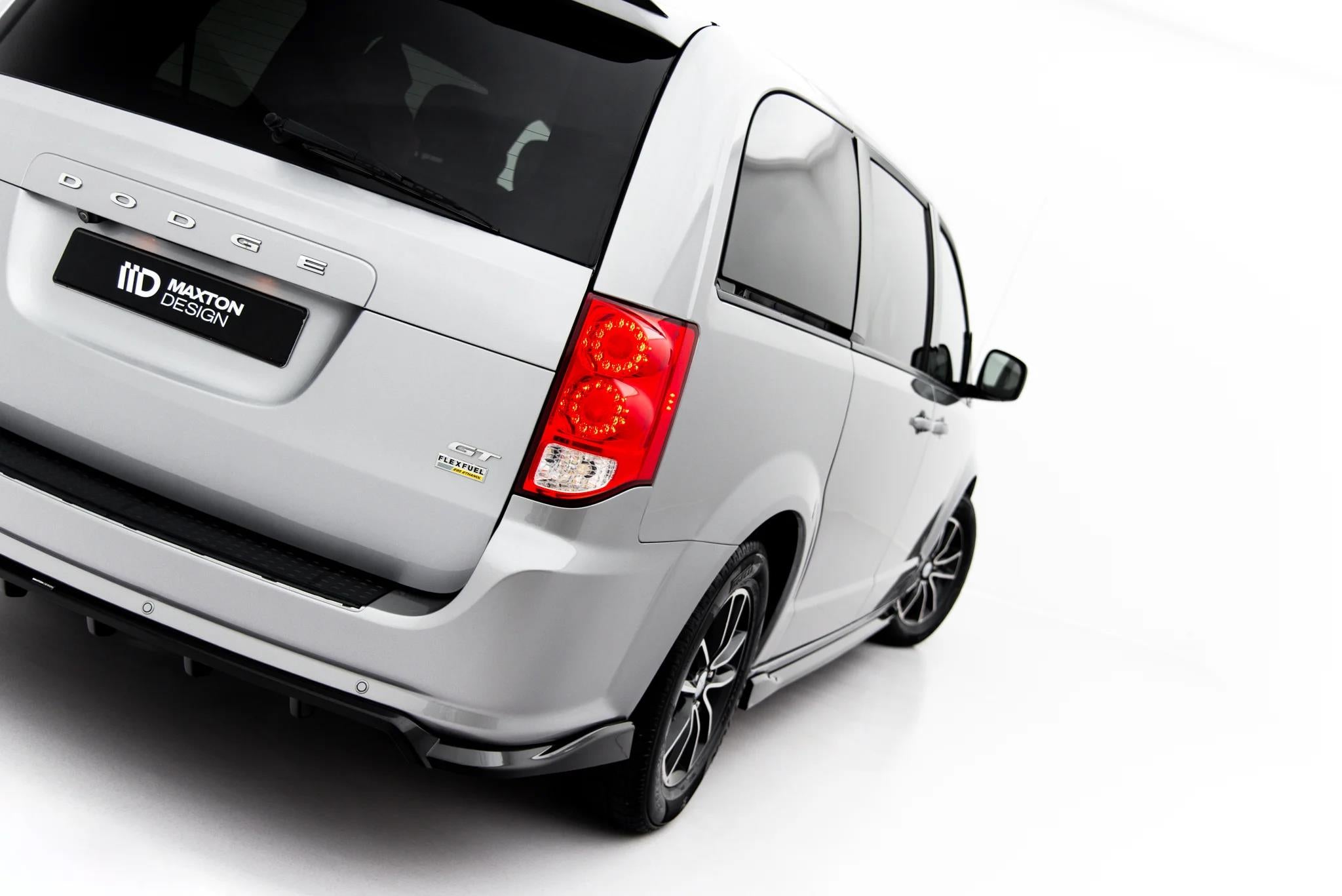 Maxton Design Street+ Mittlerer Diffusor Race Passend für Dodge Grand Caravan Mk5 Facelift Schwarz Hochglanz