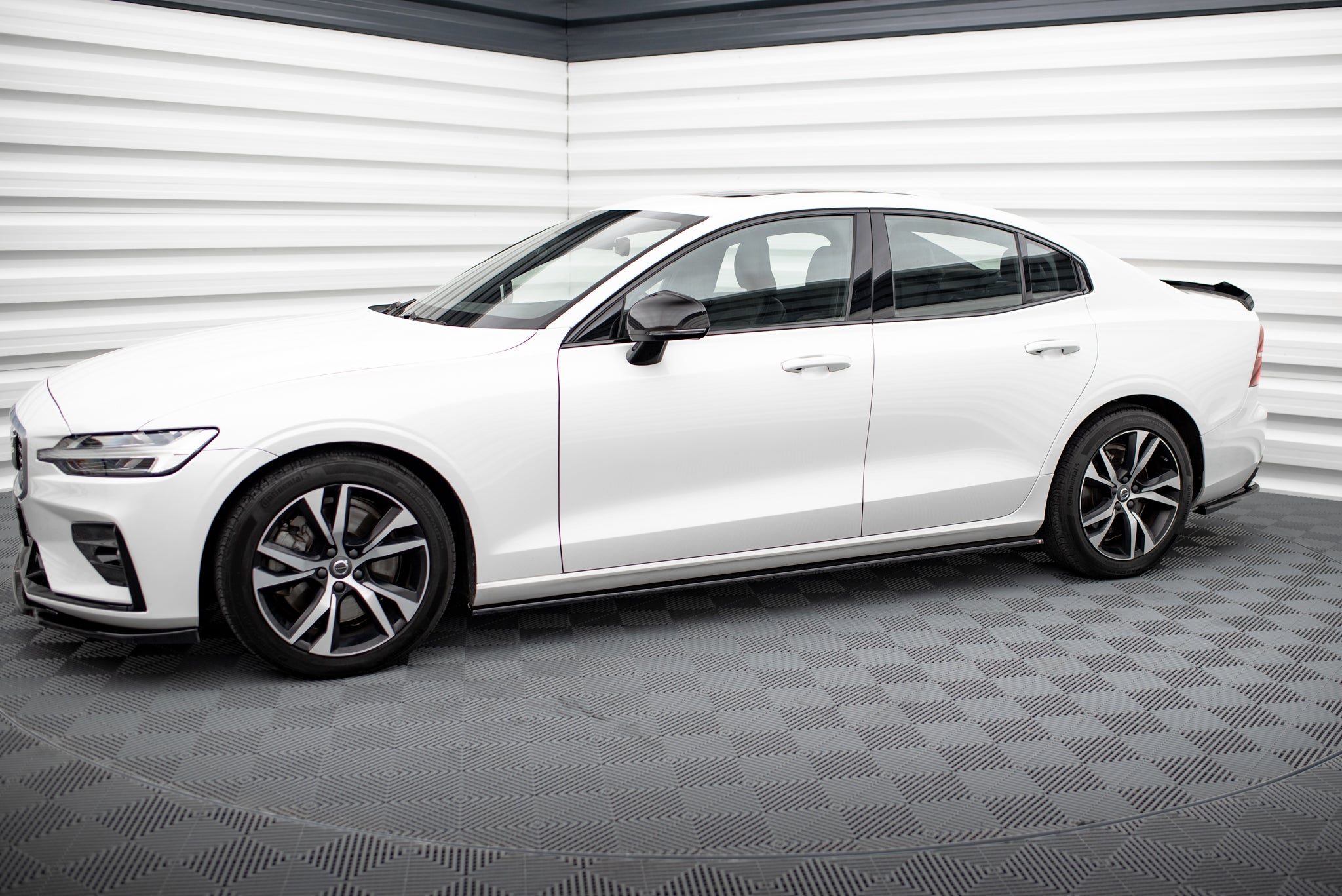 Maxton Design Street+ Seitenschweller Leisten V.2 passend für Volvo S60/V60 R-Design Mk3 schwarz Hochglanz