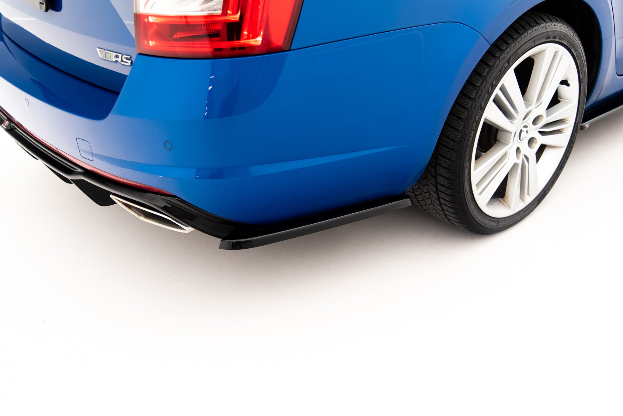 Maxton Design Heck Ansatz Flaps Diffusor V.2 passend für Skoda Octavia RS Mk3/Mk3 FL Hatchback/Kombi schwarz Hochglanz