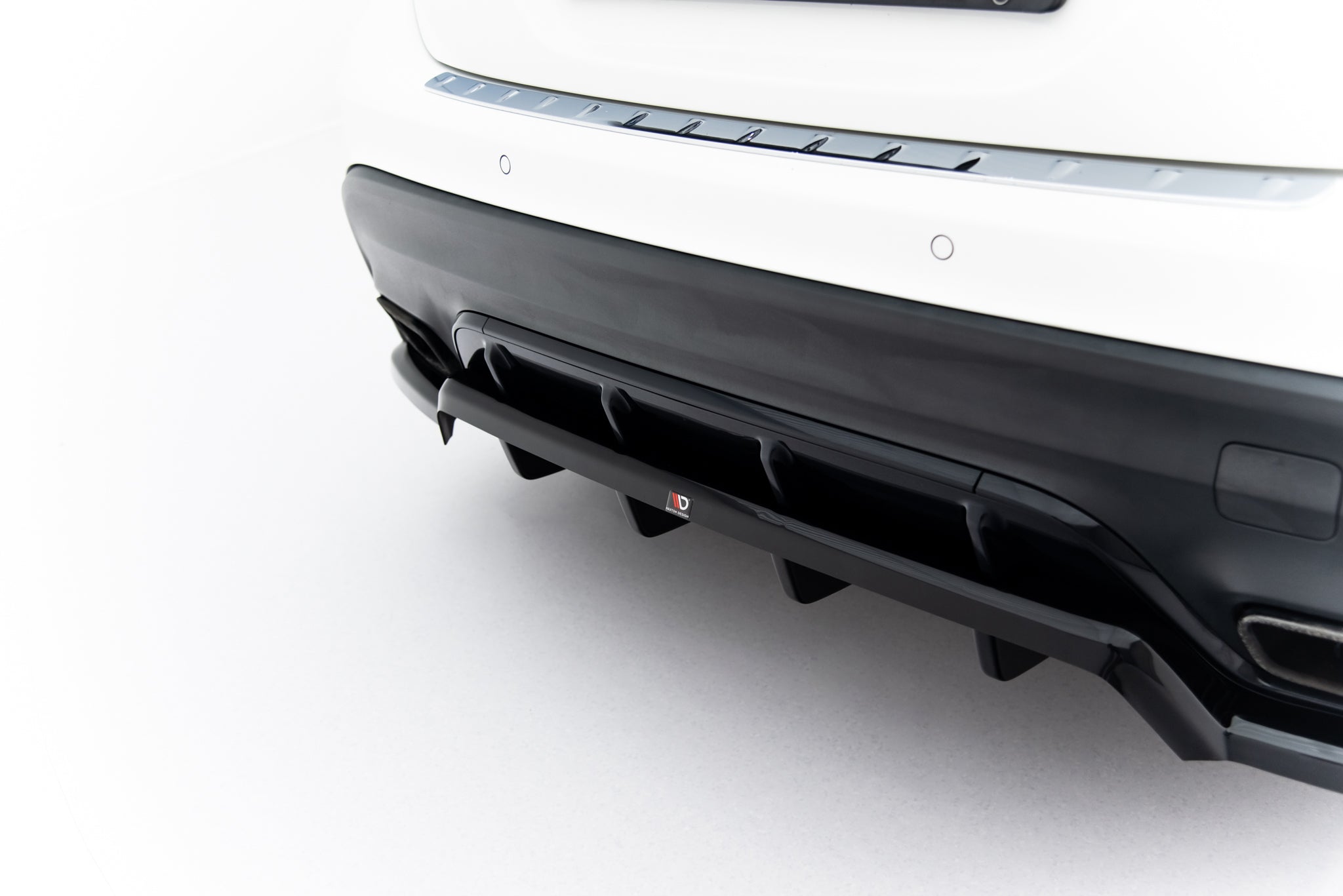 Maxton Design Street+ Mittlerer Diffusor RACE passend für Mercedes-Benz GLA 45 AMG X156 Facelift schwarz Hochglanz