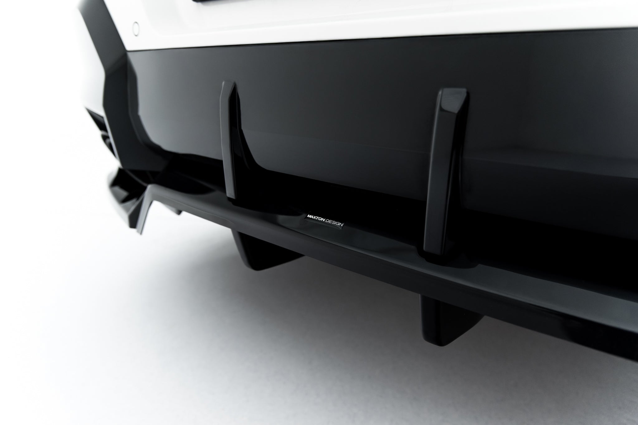 Maxton Design Street+ Mittlerer Diffusor RACE passend für BMW X2 M35i U10 schwarz Hochglanz