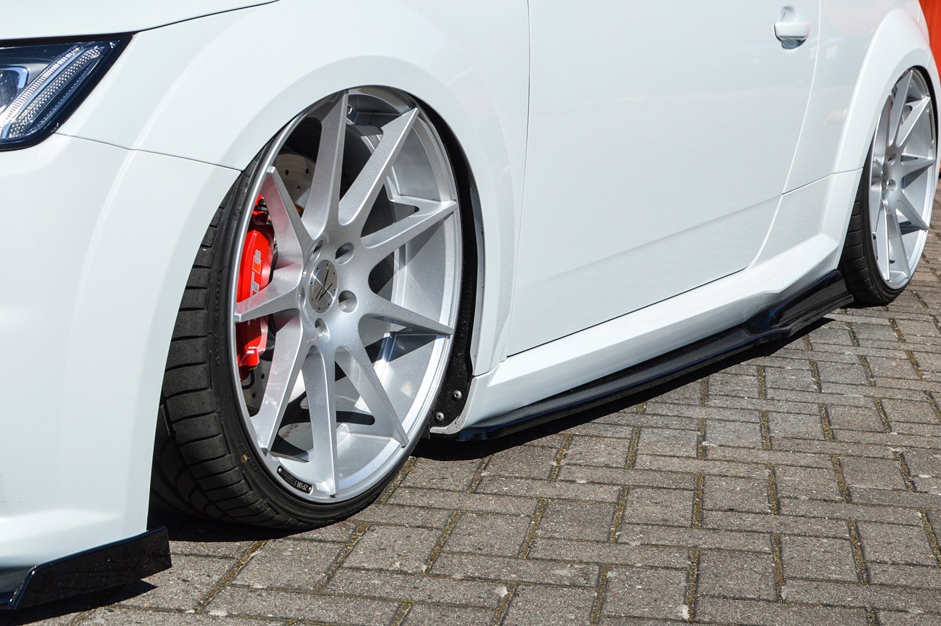 Cup Racing Schweller mit Wing für Audi TT S-Line + TTS 8S+ TTRS 8S