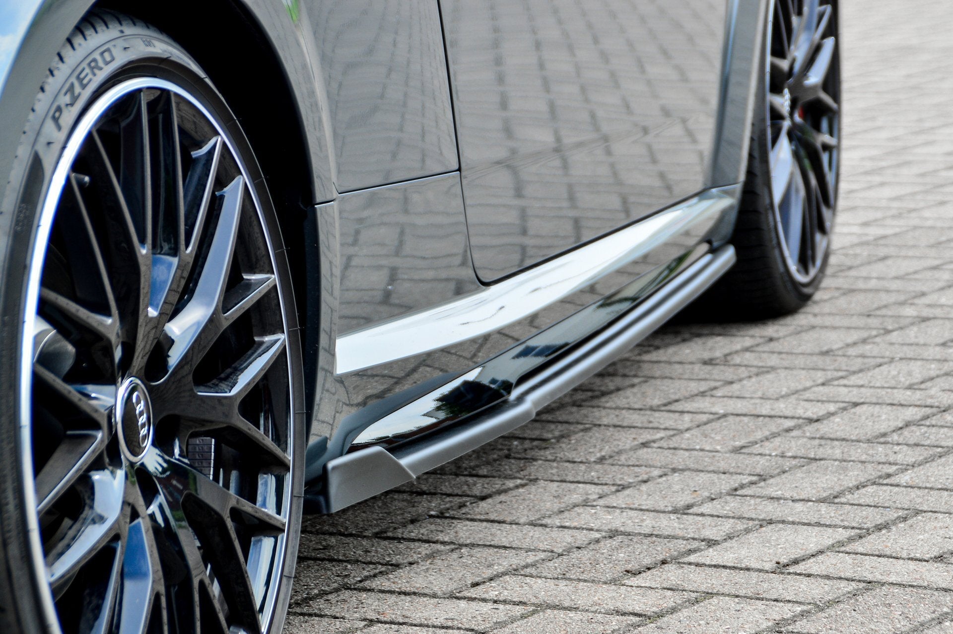 Cup Schweller mit Wing für Audi TT S-Line + TTS 8S + TTRS 8S