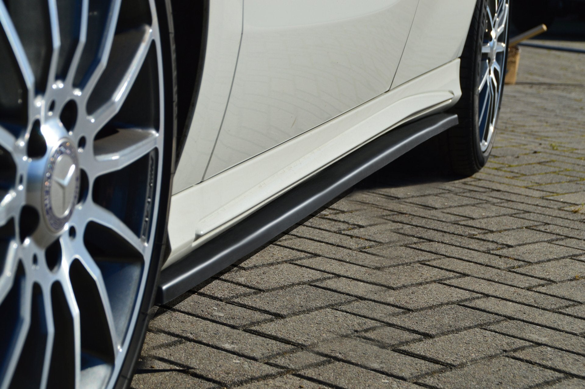 Seitenschweller im Cup Look für A Klasse, W176 mit AMG Line Packet + A45 AMG