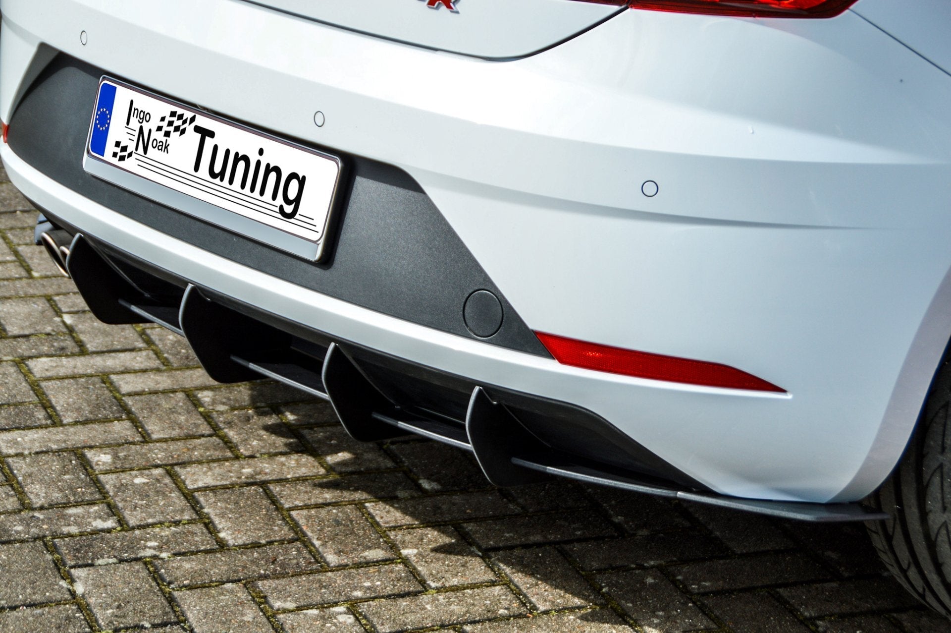 Gefräster Heckansatz mit Finnen für Seat Leon 5F FR