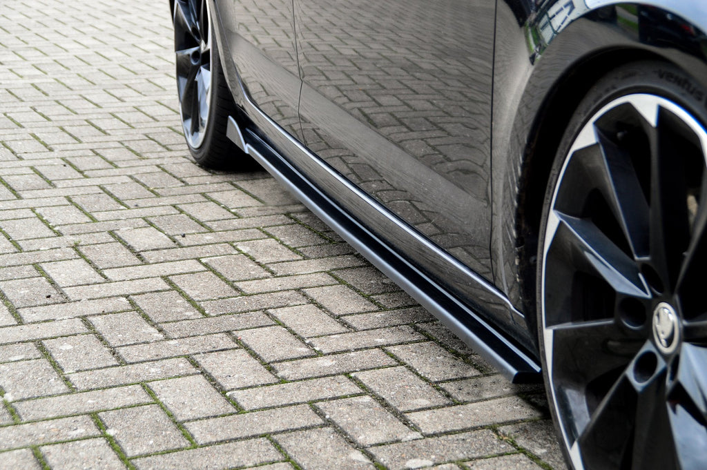 CUP Seitenschweller mit Wing für Skoda Octavia RS 5E