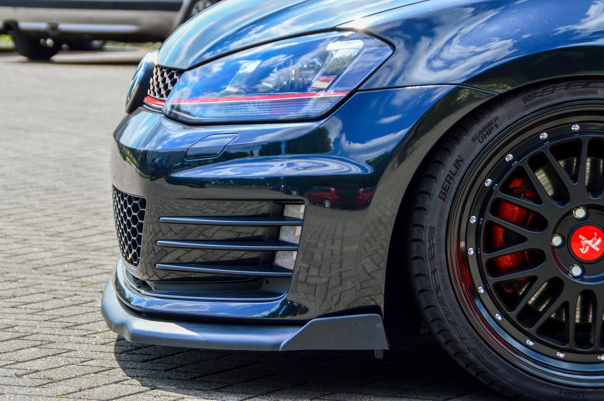 Cup Frontspoilerlippe V2 mit Wing für VW Golf 7 GTI GTD
