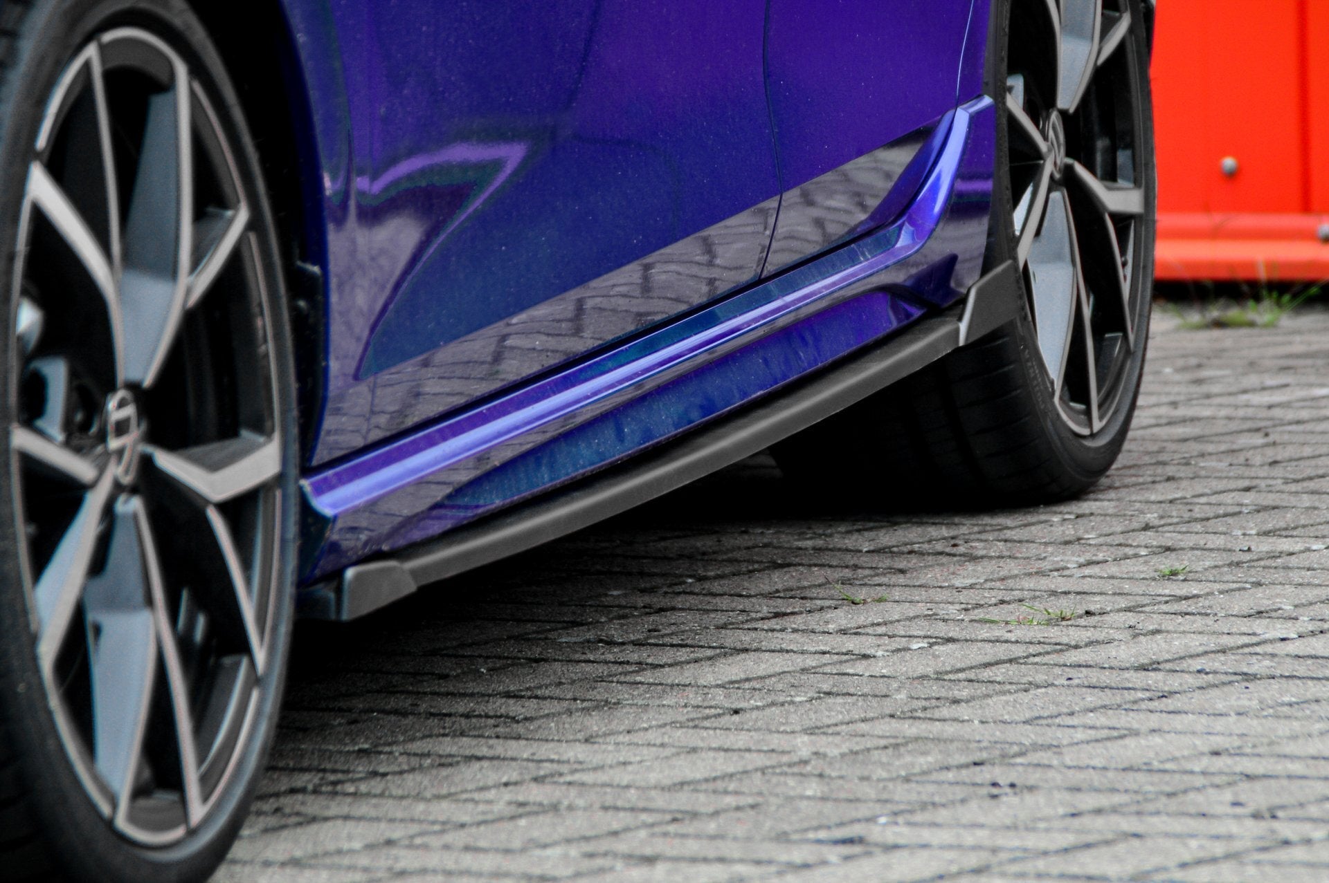 Seitenschweller mit Wing vorne und hinten für VW Golf 8R
