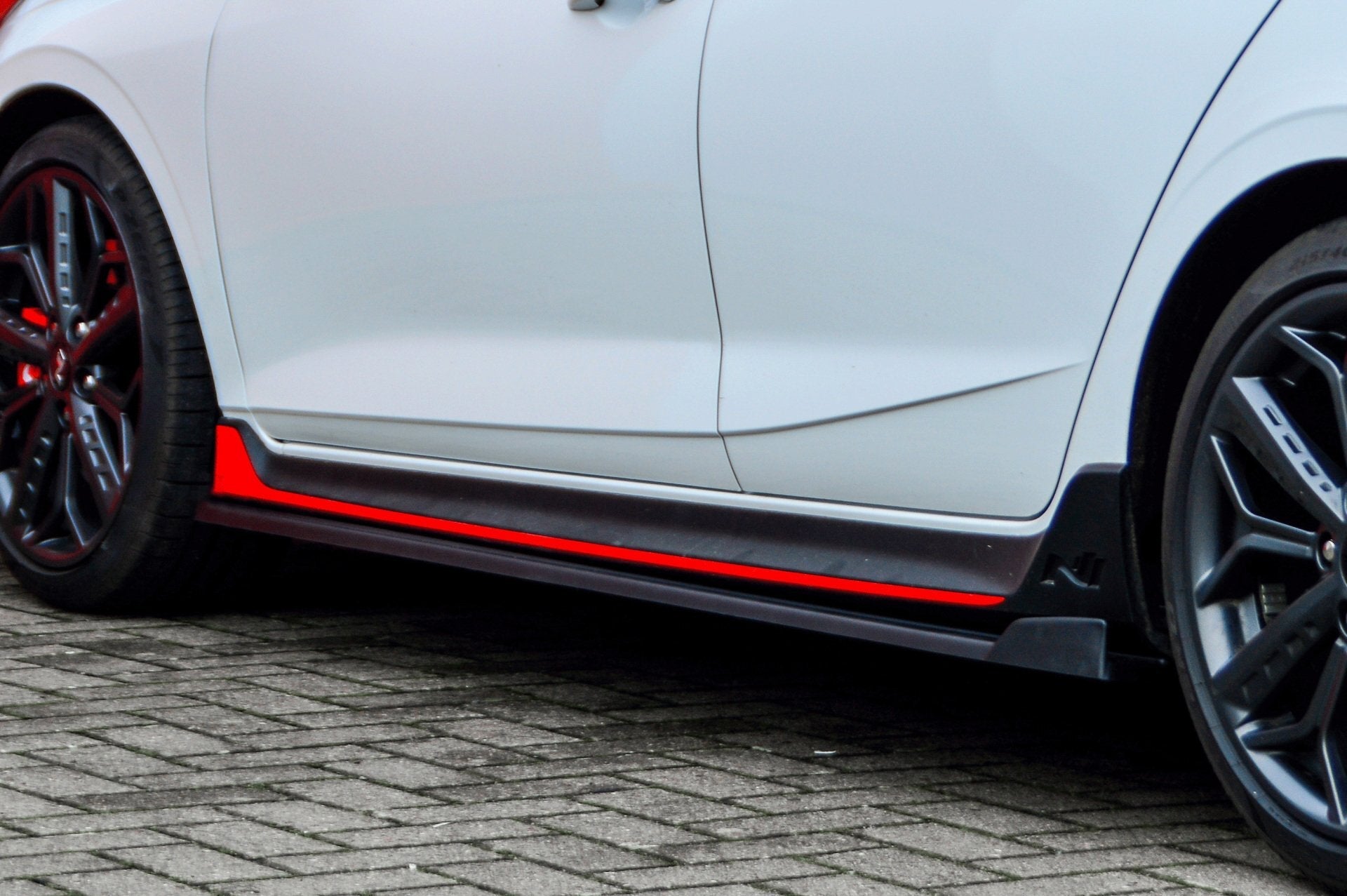 CUP Seitenschweller mit Wing hinten für Hyundai I20N Performance