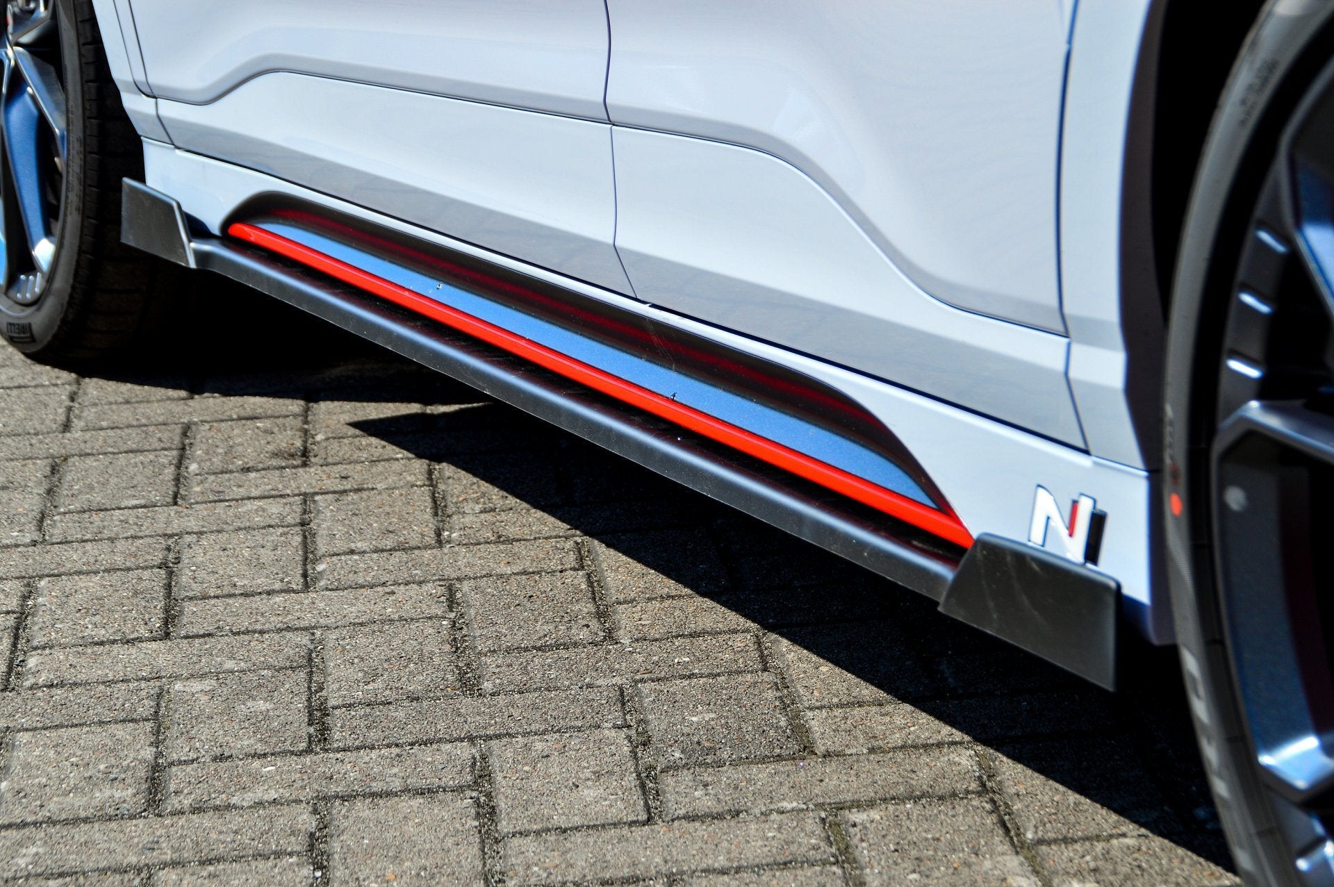 CUP Seitenschweller mit Wing vorne und hinten für Hyundai Kona N + N-Line