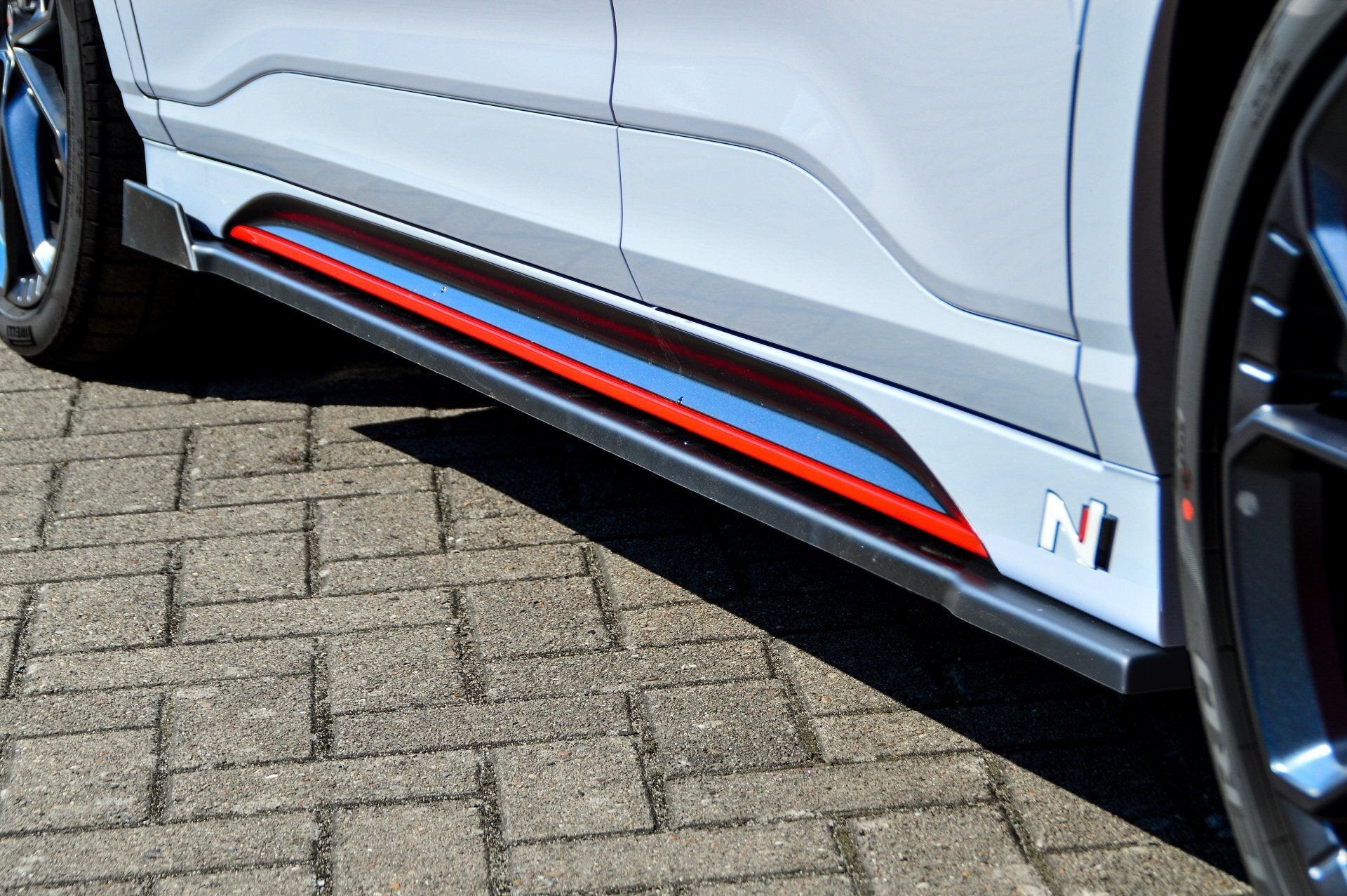 CUP Seitenschweller mit Wing vorne für Hyundai Kona N + N-Line