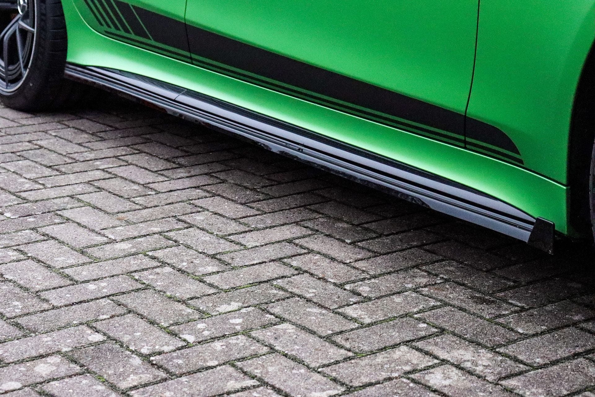 Cup Seitenschweller mit Wings vorne für Mercedes AMG GT X290
