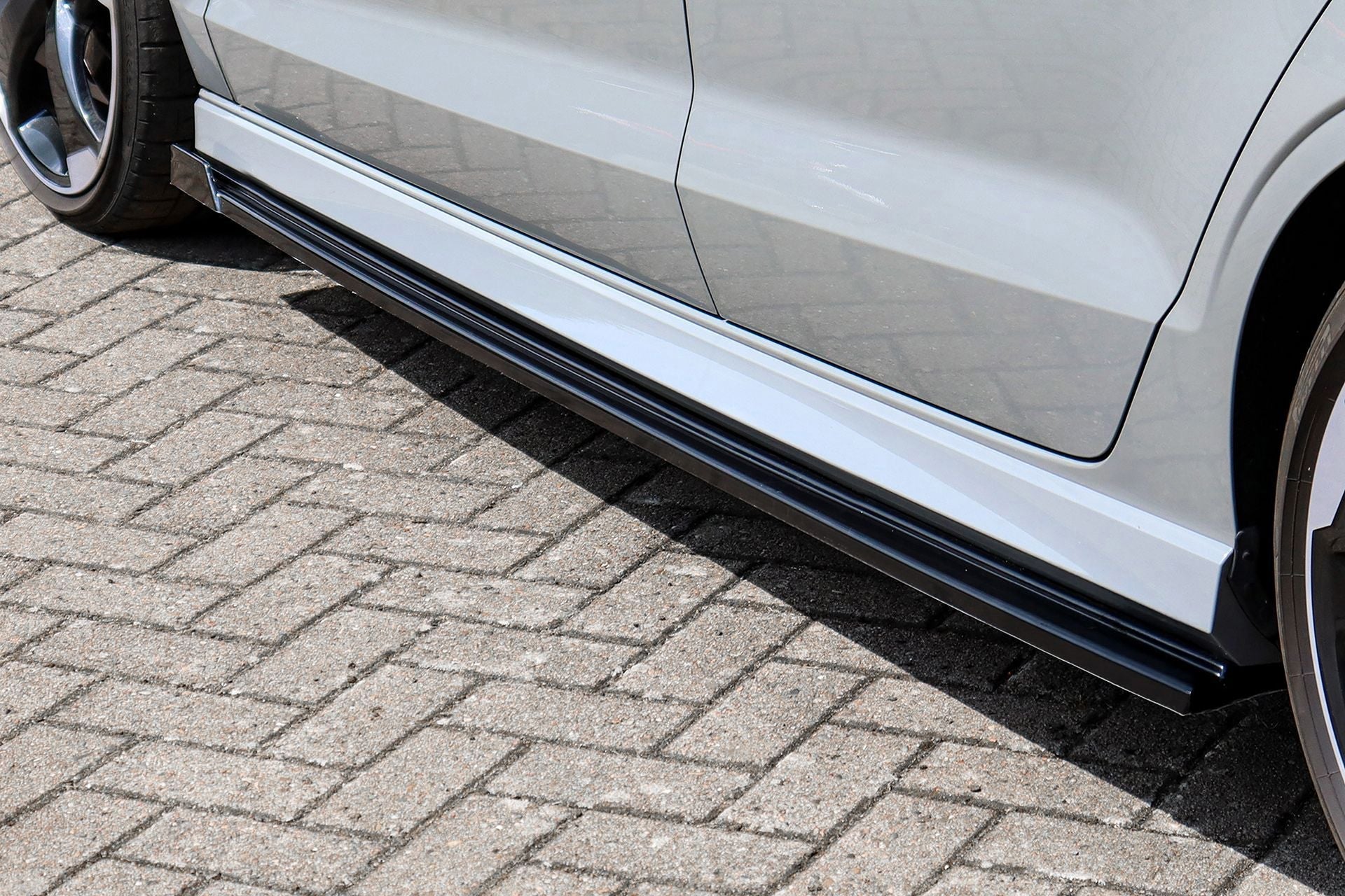 Seitenschweller mit Wings vorne für Audi A3 8VS S3 + RS3 Limousine
