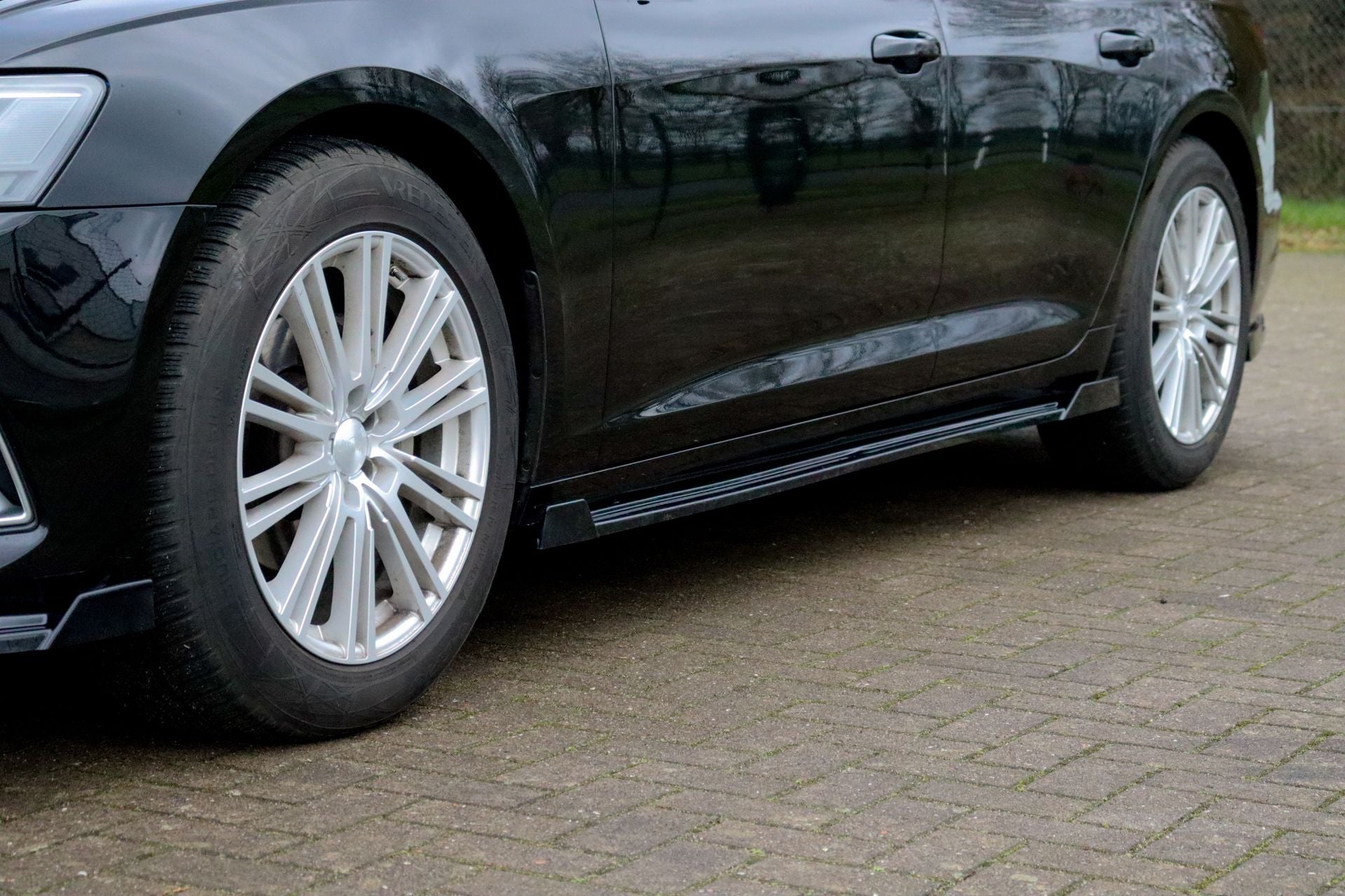 Seitenschwellersatz aus ABS mit seitlichem Wing vorne + hinten Audi A6 C8 Typ F2