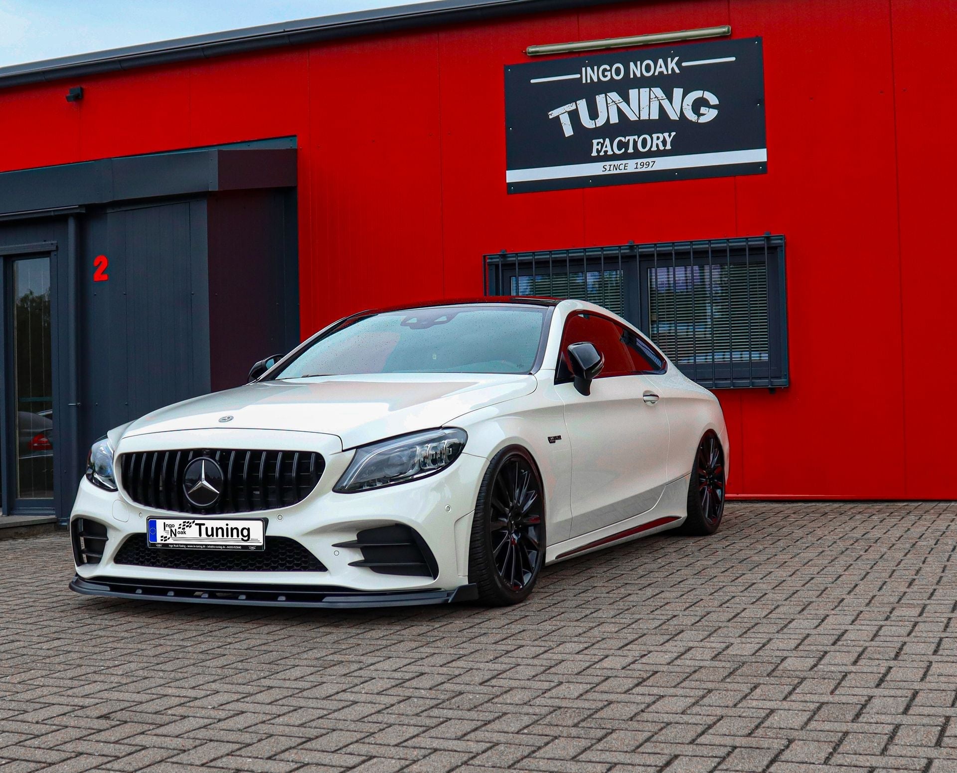 Cuplippe Frontspoilerlippe mit Wings aus ABS für Mercedes Benz C43 AMG Facelift