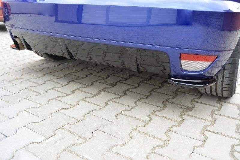 Maxton Design Heck Ansatz Flaps Diffusor passend für Ford Focus RS Mk1 schwarz Hochglanz