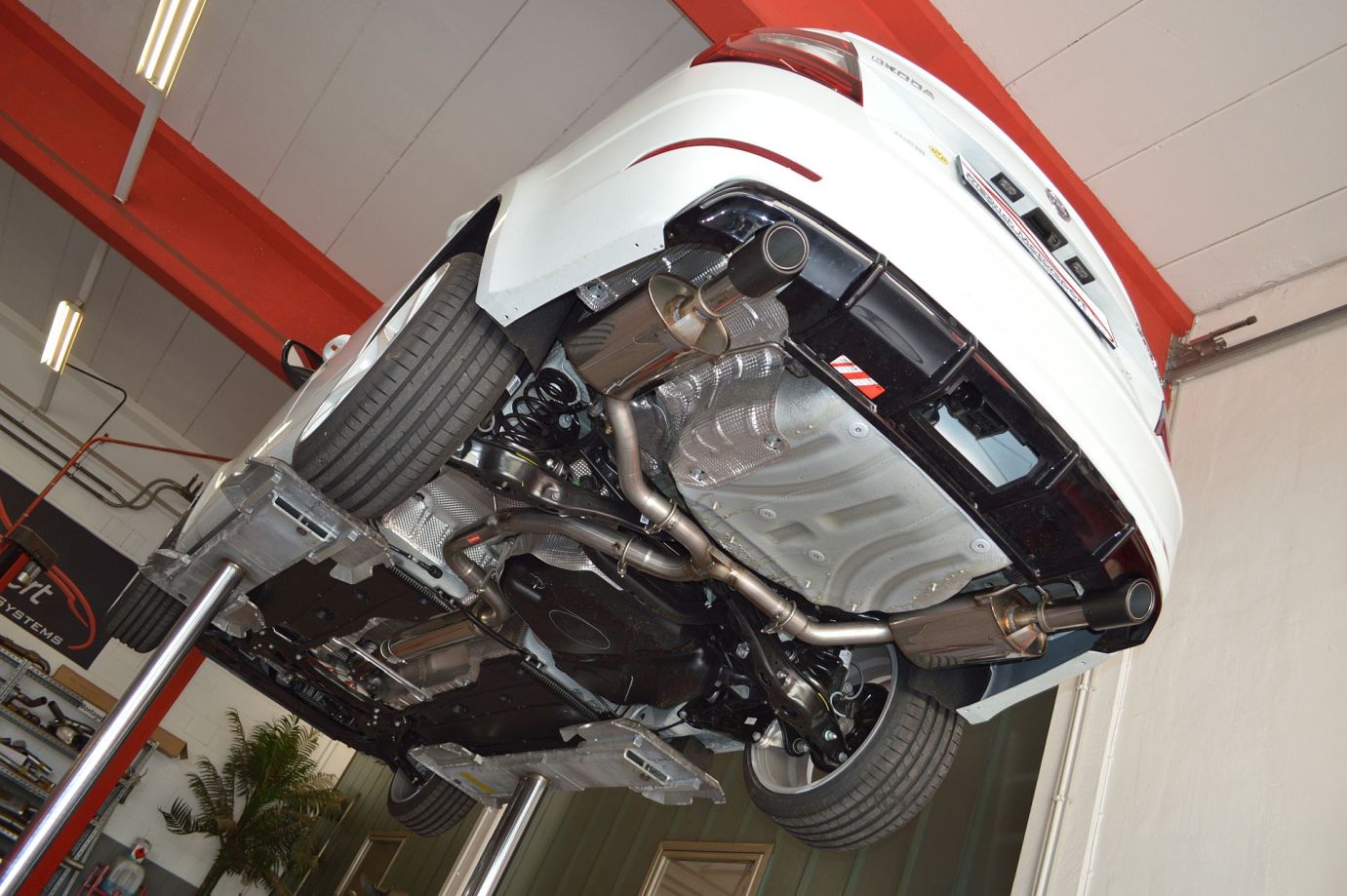 Friedrich Motorsport Gr.A Duplex-Anlage für auch für das Cupra- und das Rieger-Heck lieferbar, bitte bei Bestellung mit angeben (ab Bj. 2013)