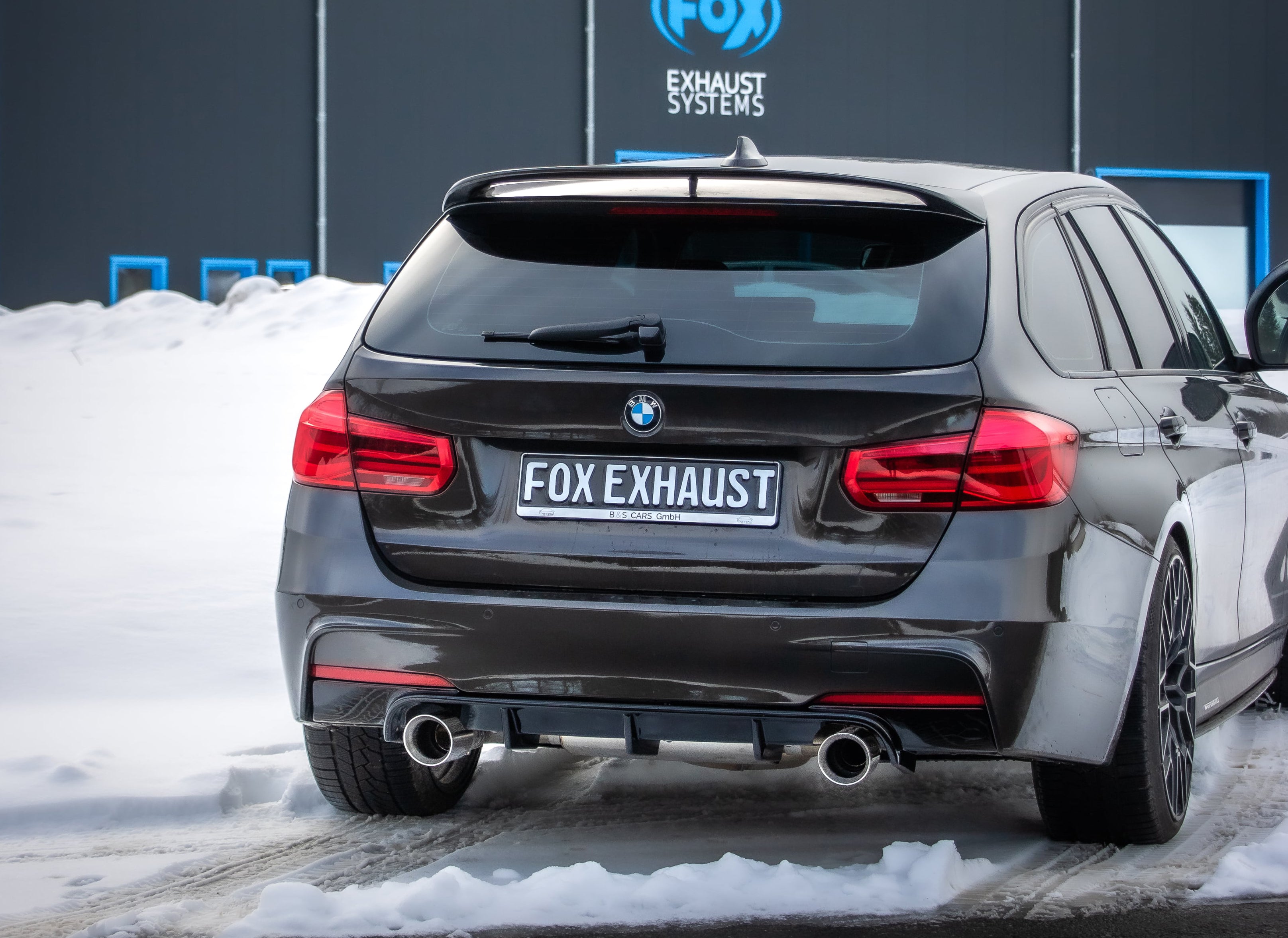 Fox passend für BMW F30/31 - 330i/ 340i xDrive Endschalldämpfer quer Ausgang rechts/links - 1x100 Typ 25 rechts/links - mit Abgasklappe im linken Endrohr - Passend an Rieger Heckansatz RIE00088122