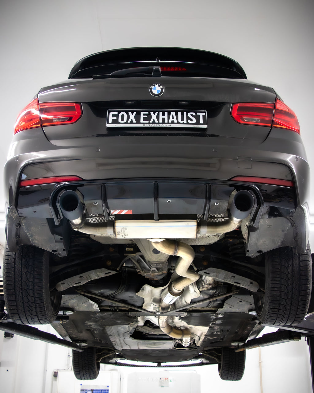 Fox passend fürBMW F30/31 - 330i/ 340i xDrive Endschalldämpfer quer Ausgang rechts/links - 1x100 Typ 25 rechts/links schwarz - mit Abgasklappe im linken Endrohr - Passend an Rieger Heckansatz RIE00088122