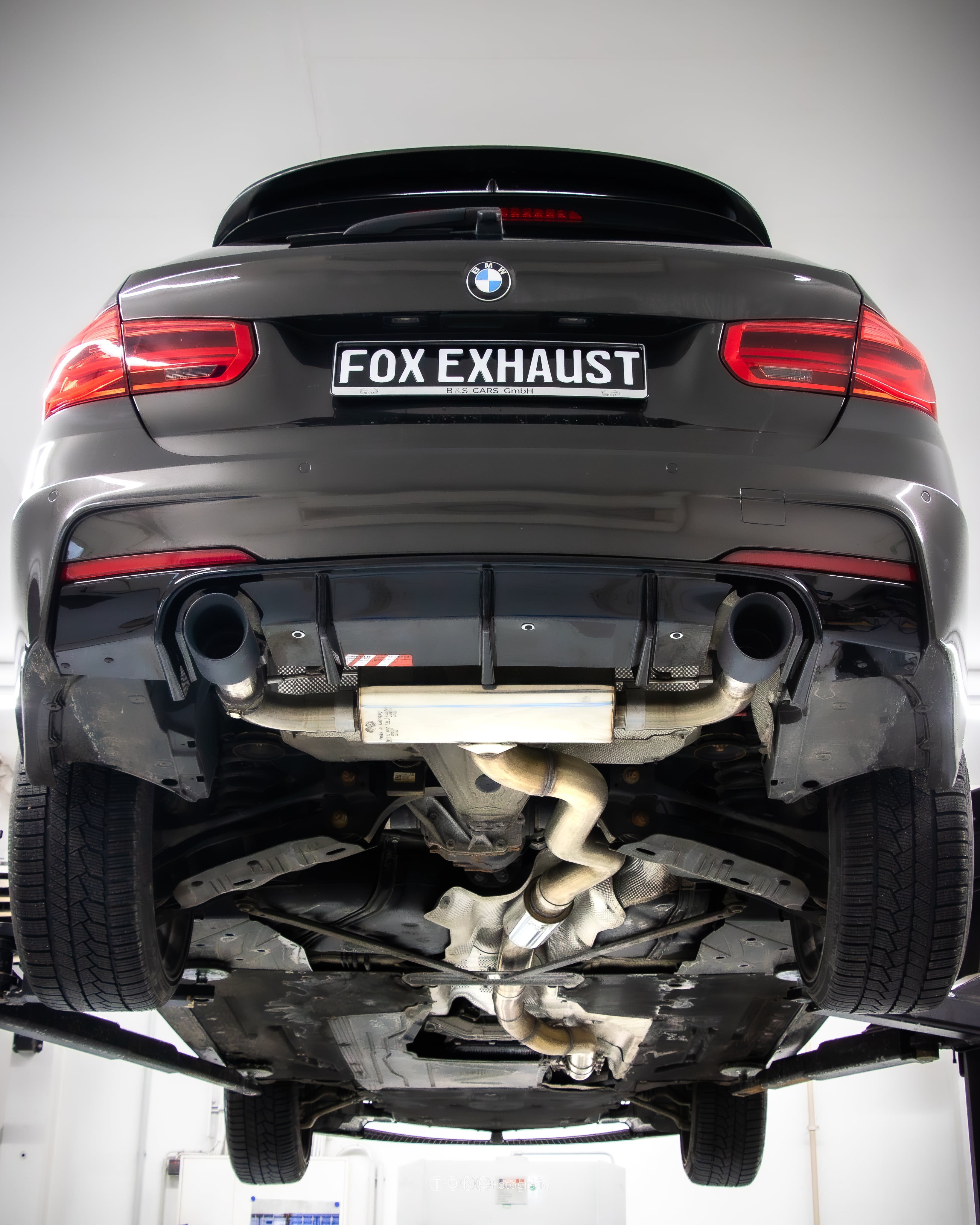 Fox passend fürBMW F30/31 - 330i/ 340i xDrive Endschalldämpfer quer Ausgang rechts/links - 1x100 Typ 25 rechts/links schwarz - mit Abgasklappe im linken Endrohr - Passend an Rieger Heckansatz RIE00088122