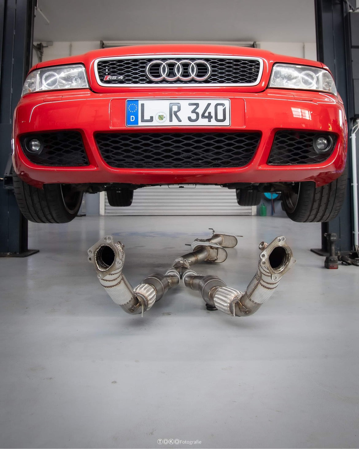Fox passend für Audi S4/ RS4 B5 Downpipe 76mm mit ECE geprüften HJS Katalysatoren für K03, k04- und k06-Lader - mit Thermoisolierung - HJS Katalysatoren mit HD-Design (Dreifach-Folienwicklung, Drei Wickelzentren, optimierte Folienstruktur für maximale Dauerhaltbarke