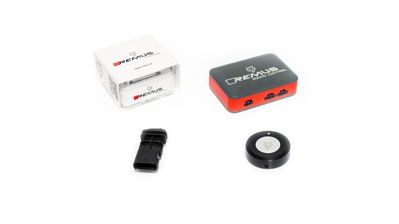 Remus Der REMUS Sound Controller (APP-f&auml;hig), bestehend aus der elektronischer Steuereinheit, dem OBDII-Stecker und der Funkfernbedienung, sowie 
