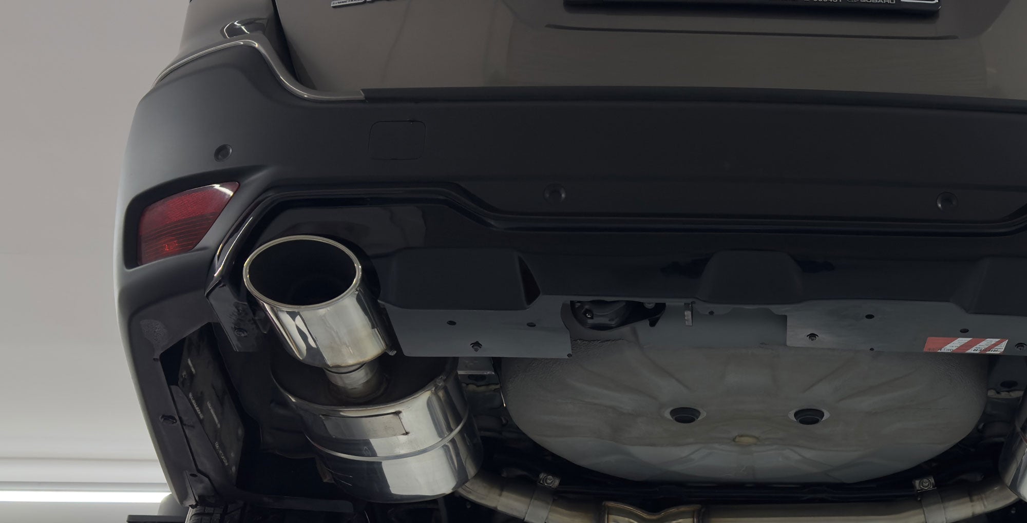 Fox passend für Subaru Outback BT Heckeinsatz ABS schwarz glänzend mit 1x Endrohrauschnitt links für 140x90mm oval