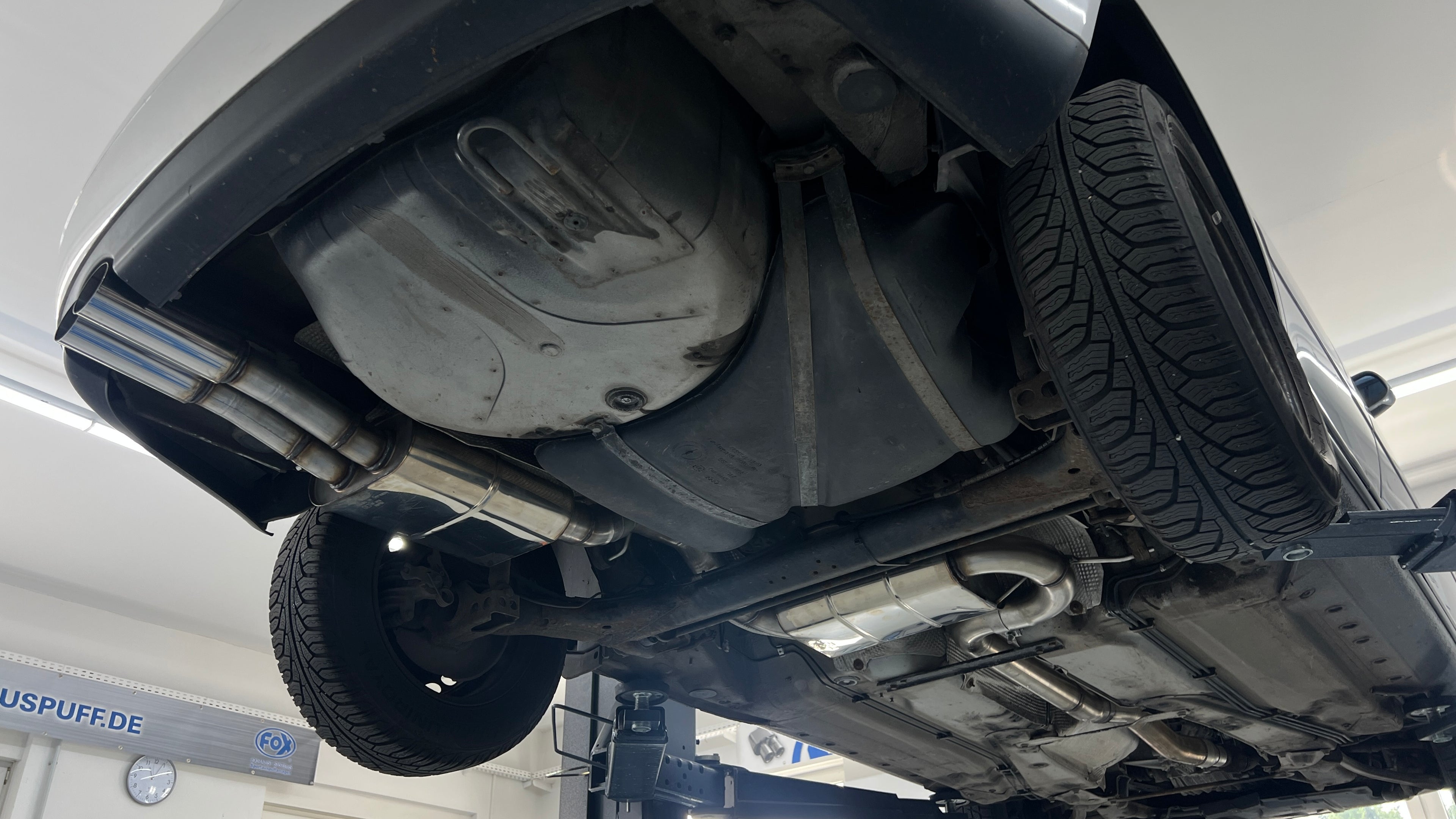 Fox passend für Audi A4 B5 - Frontantrieb Halbanlanlage, bestehend aus Endschalldämpfer 2x80 Typ 10 und Vorschalldämpfer
