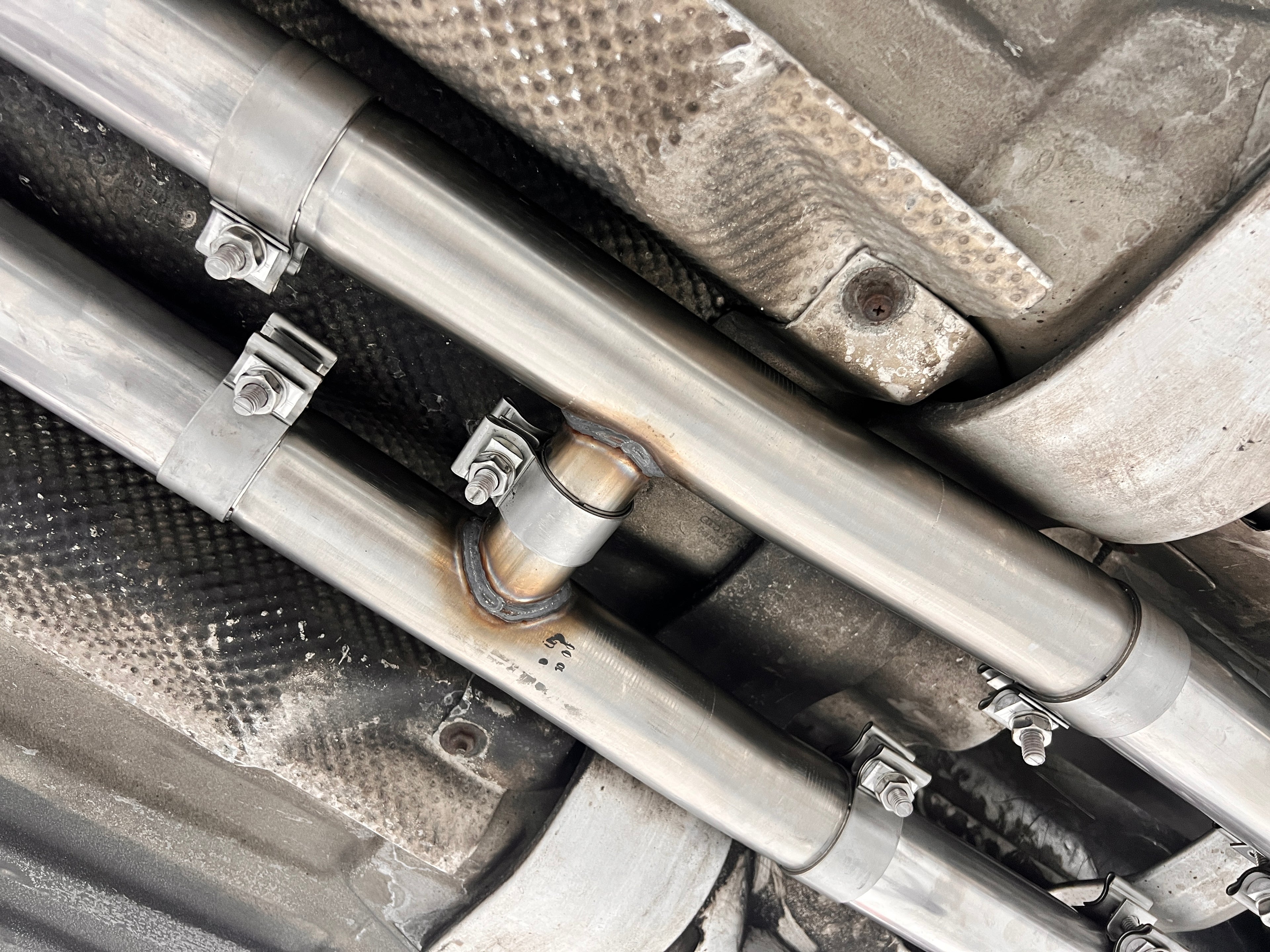 Fox passend fürAudi A8/S8 Typ D2 Druckaustauschrohr - Rohrdurchmesser: 63,5mm