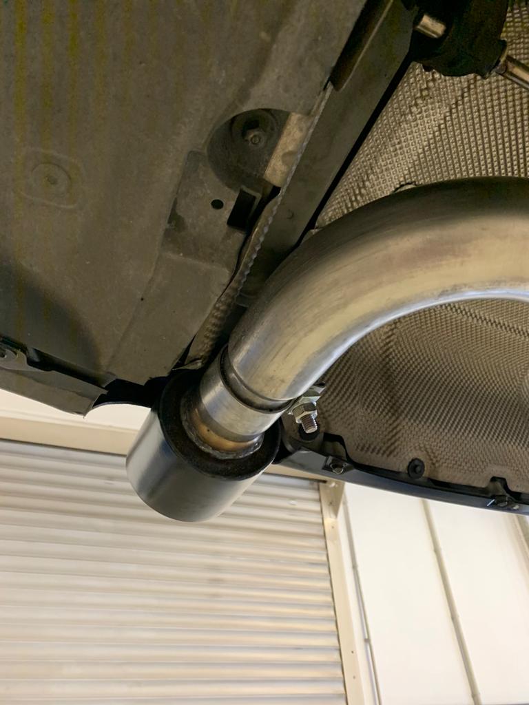 Fox passend fürBMW F30/31 - 330i/ 340i xDrive Endschalldämpfer quer Ausgang rechts/links - 1x100 Typ 25 rechts/links schwarz - mit Abgasklappe im linken Endrohr - Passend an Rieger Heckansatz RIE00088122
