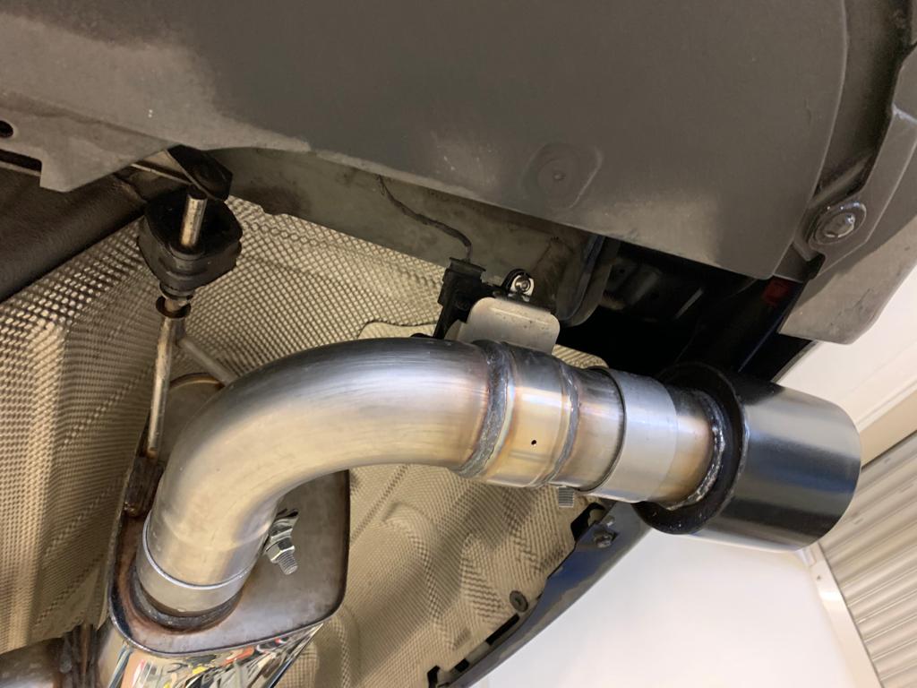 Fox passend fürBMW F30/31 - 330i/ 340i xDrive Endschalldämpfer quer Ausgang rechts/links - 1x100 Typ 25 rechts/links schwarz - mit Abgasklappe im linken Endrohr - Passend an Rieger Heckansatz RIE00088122