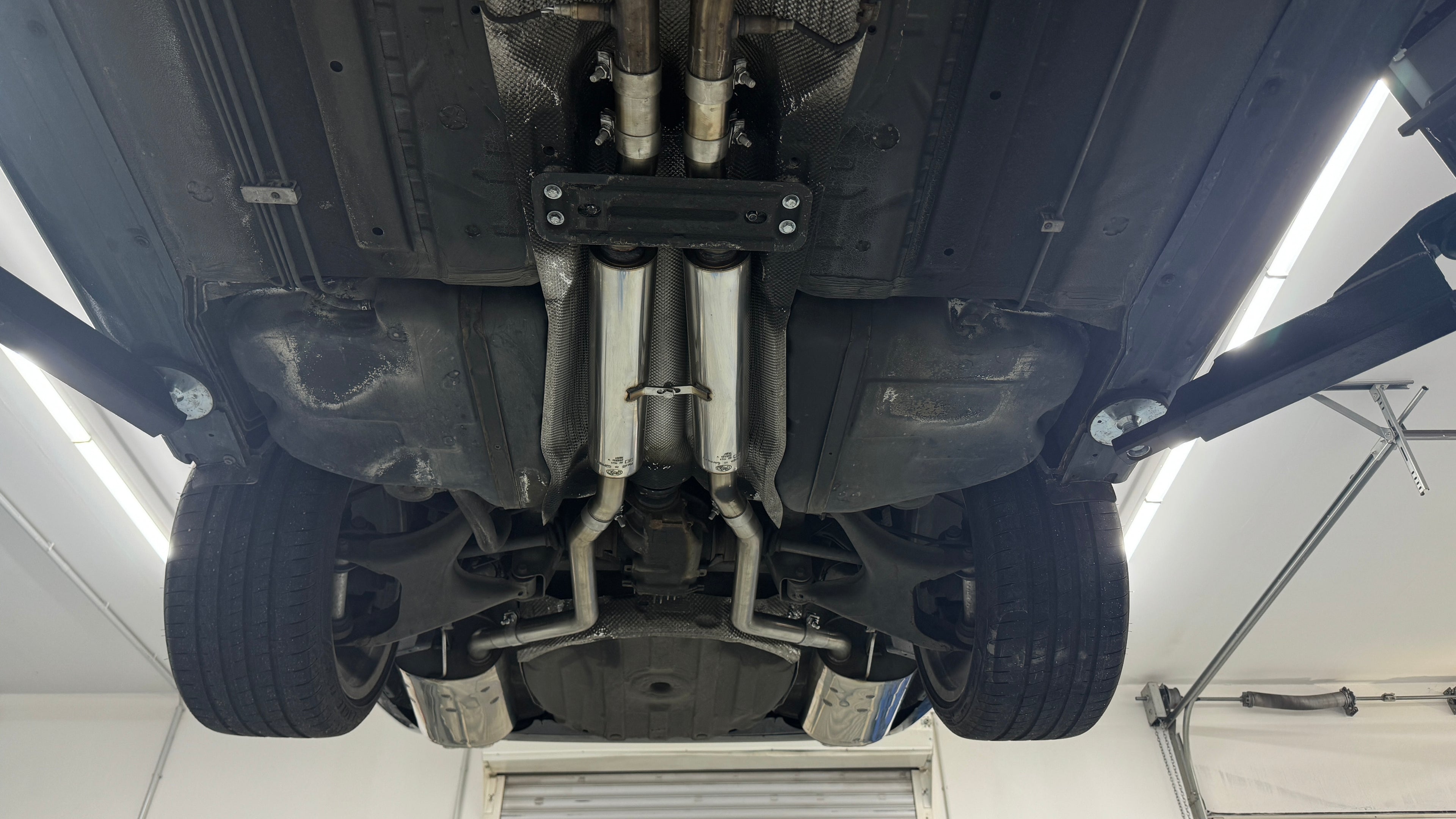 Fox passend für BMW E38 735i Vorschalldämpfer mit geraden Verlauf Richtung Katalysatoren (siehe Bilder)