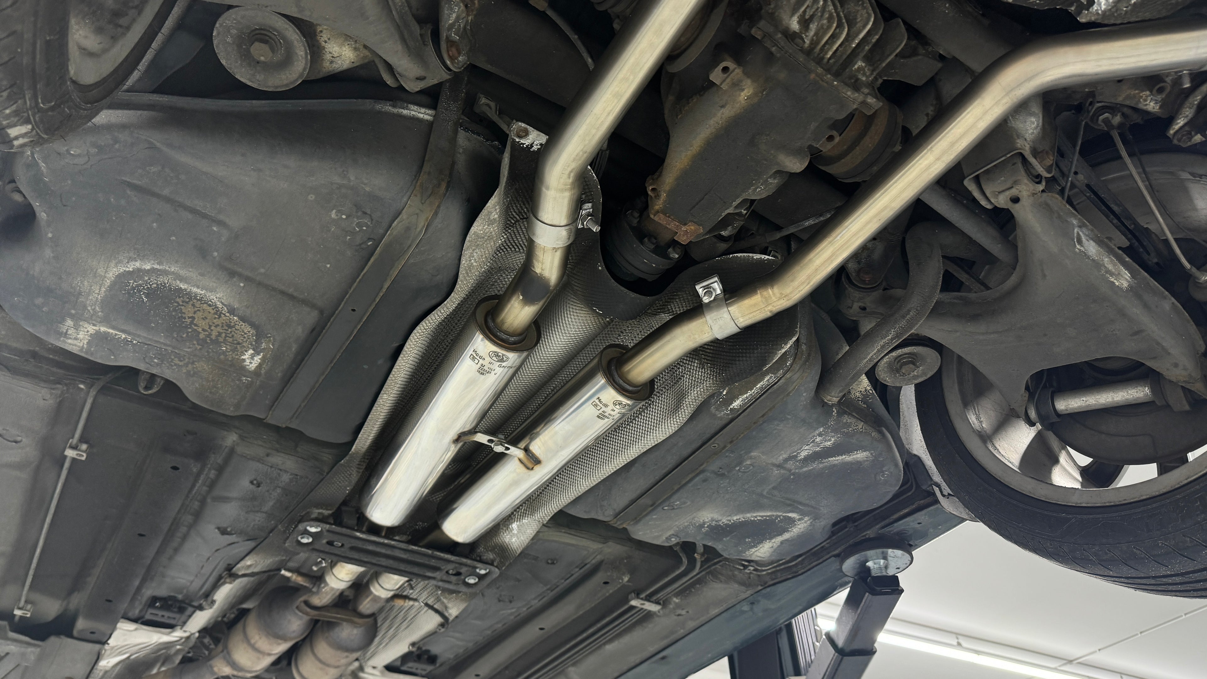 Fox passend fürBMW E38 735i Vorschalldämpfer mit geraden Verlauf Richtung Katalysatoren (siehe Bilder)