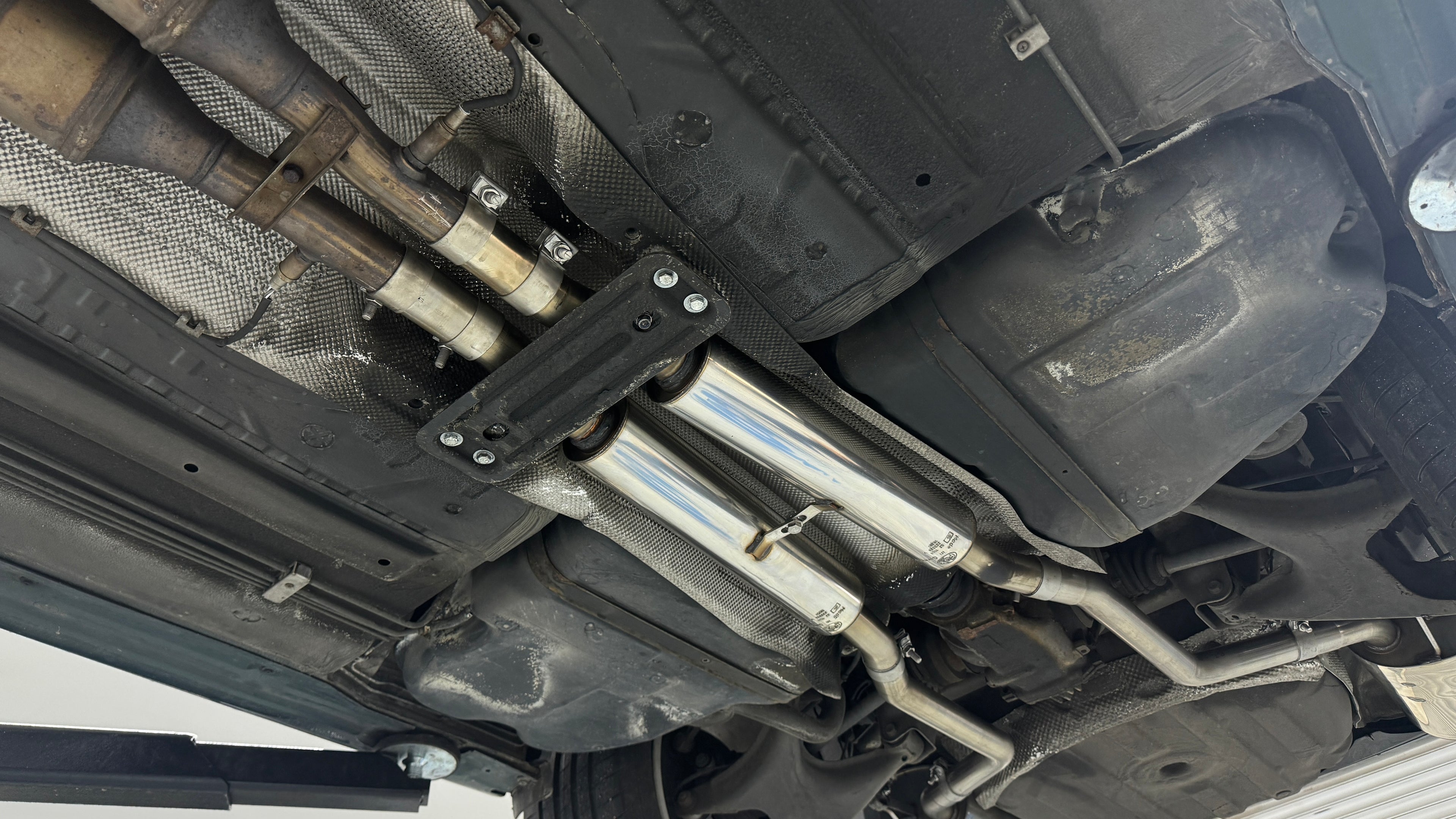 Fox passend fürBMW E38 735i Vorschalldämpfer mit geraden Verlauf Richtung Katalysatoren (siehe Bilder)