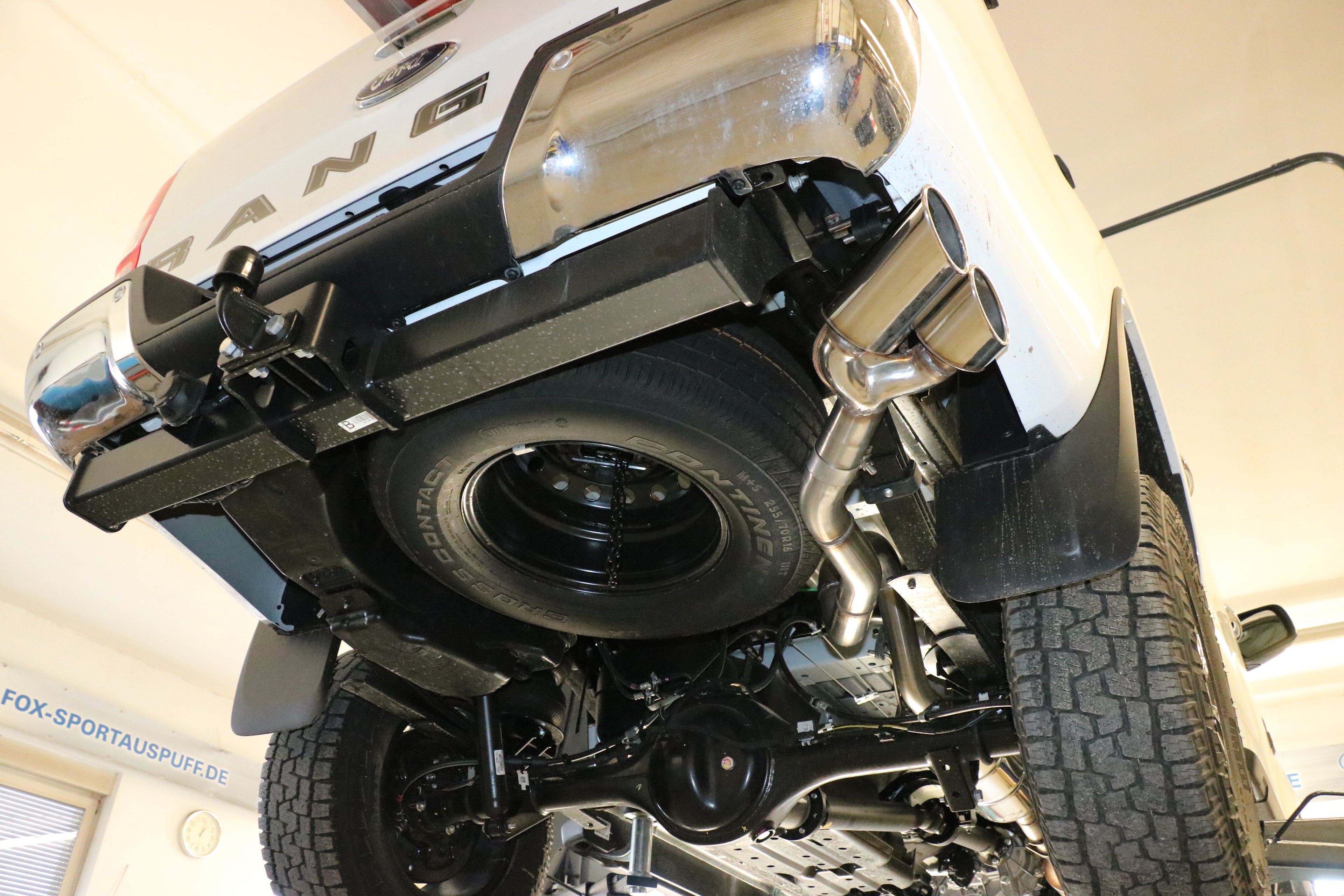 Fox passend fürFord Ranger 4x4 - Doppelkabine + Wildtrak Endschalldämpfer Sidepipe, Ausgang an der rechten Fahrzeugseite hinter dem Hinterrad  - 2x115x85 Typ 38