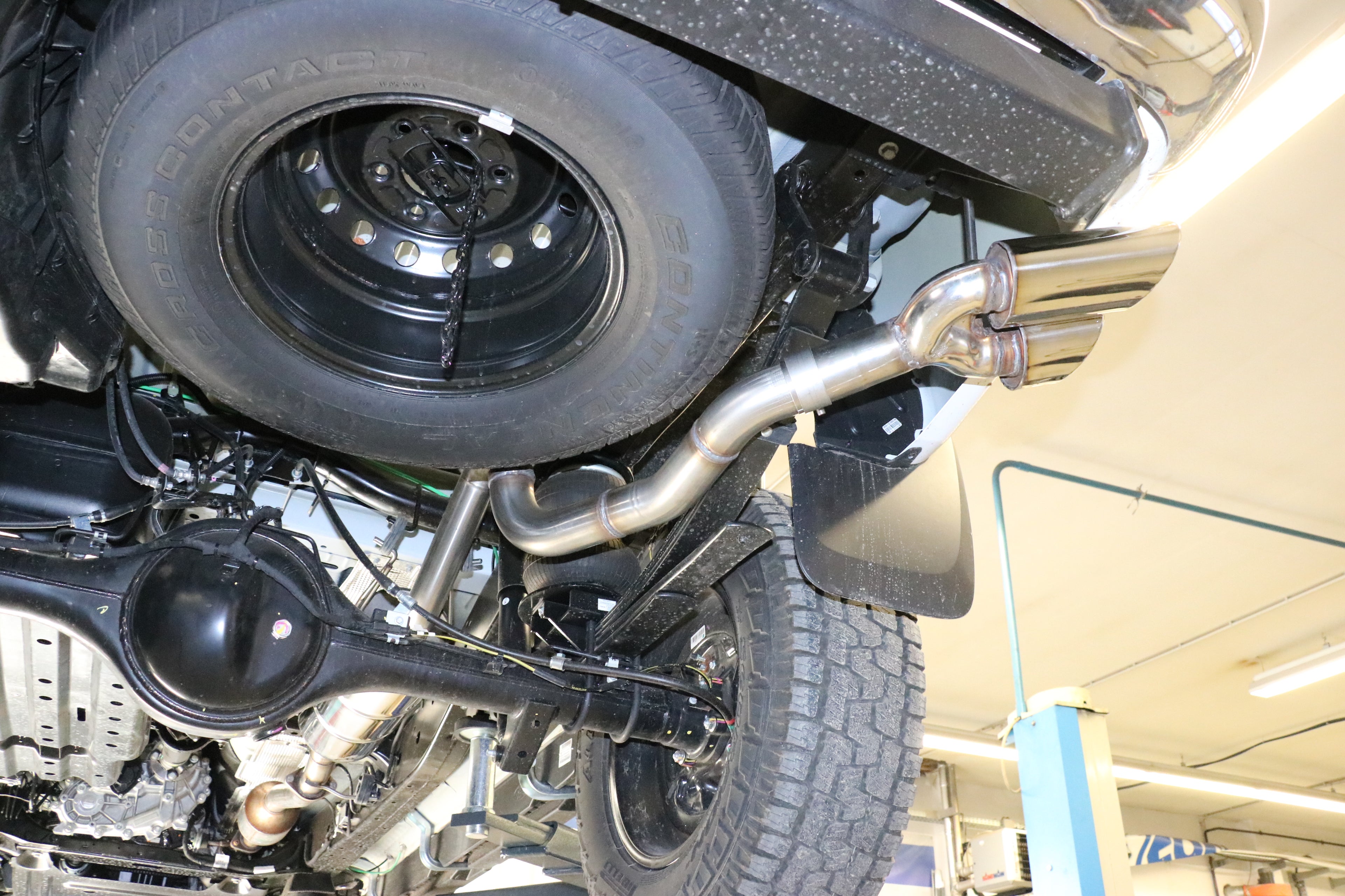 Fox passend fürFord Ranger 4x4 - Doppelkabine + Wildtrak Endschalldämpfer Sidepipe, Ausgang an der rechten Fahrzeugseite hinter dem Hinterrad  - 2x115x85 Typ 38