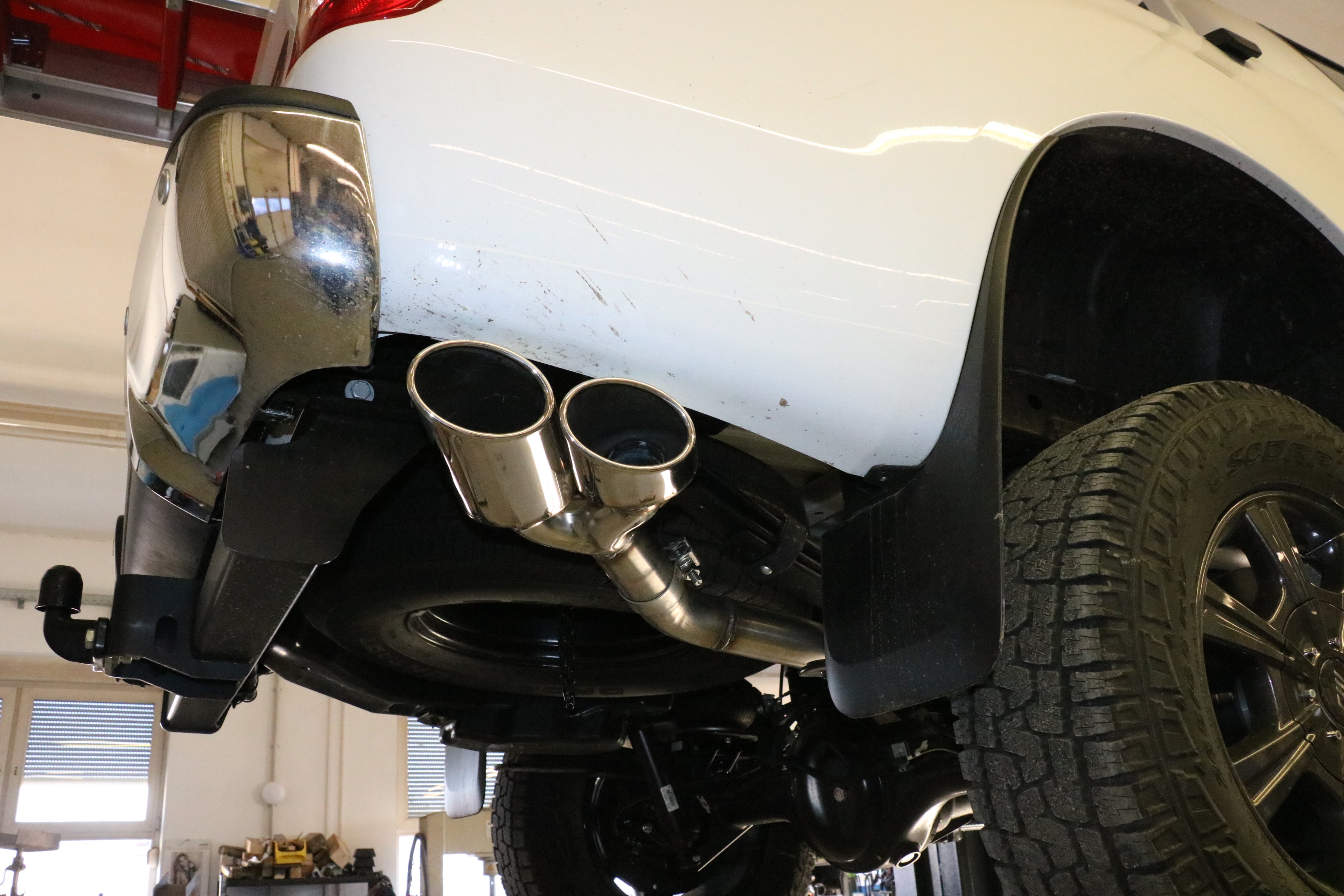 Fox passend fürFord Ranger 4x4 - Doppelkabine + Wildtrak Endschalldämpfer Sidepipe, Ausgang an der rechten Fahrzeugseite hinter dem Hinterrad  - 2x115x85 Typ 38