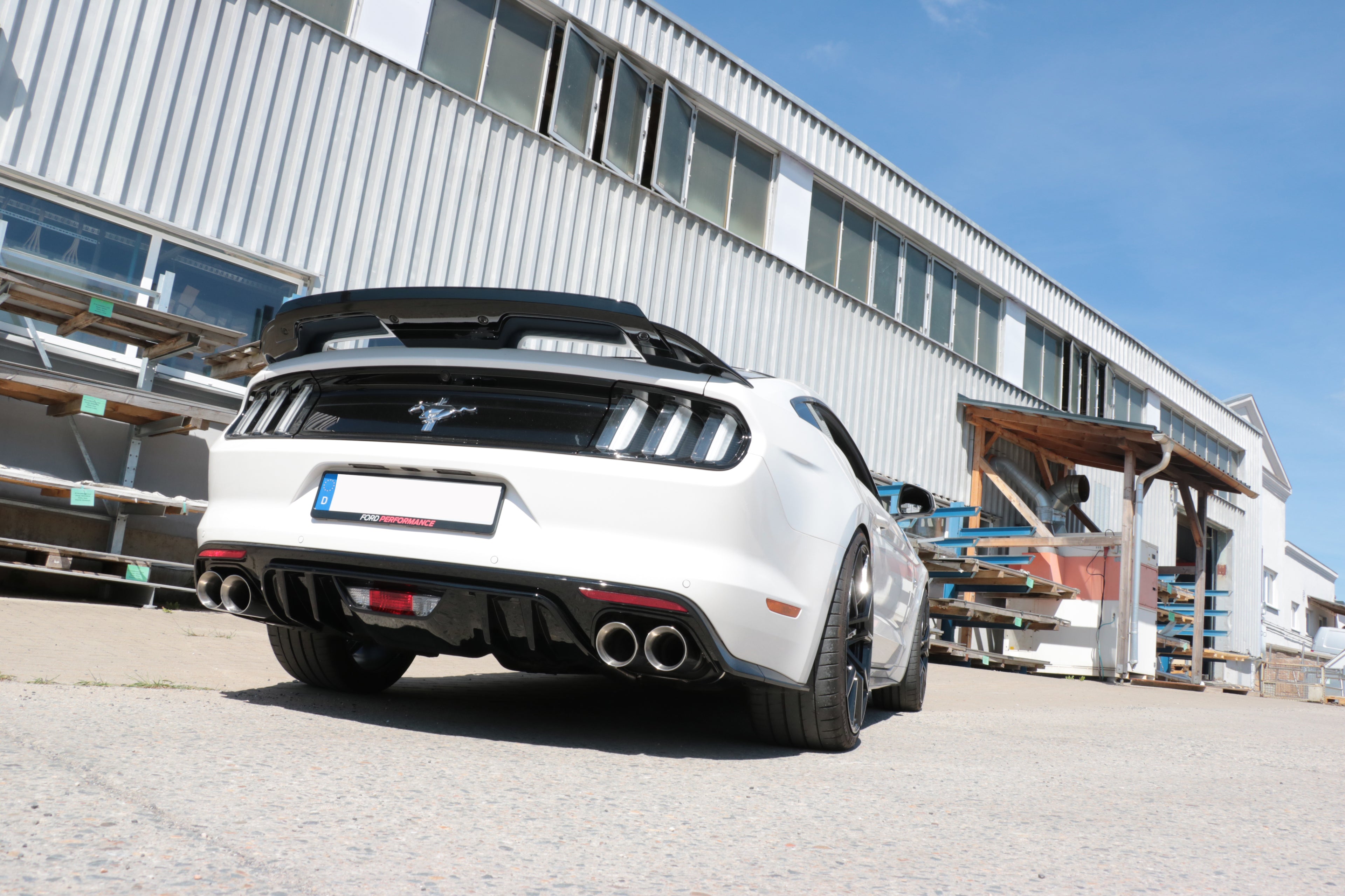 Fox passend fürFord Mustang VI Coupe & Convertible - 4/6/8 -Zylinder Endschalldämpfer rechts/links ohne Abgasklappen - 2x100 Typ 25 rechts/links - passend an den Stoßstangenansatz 52889573 von Velocity