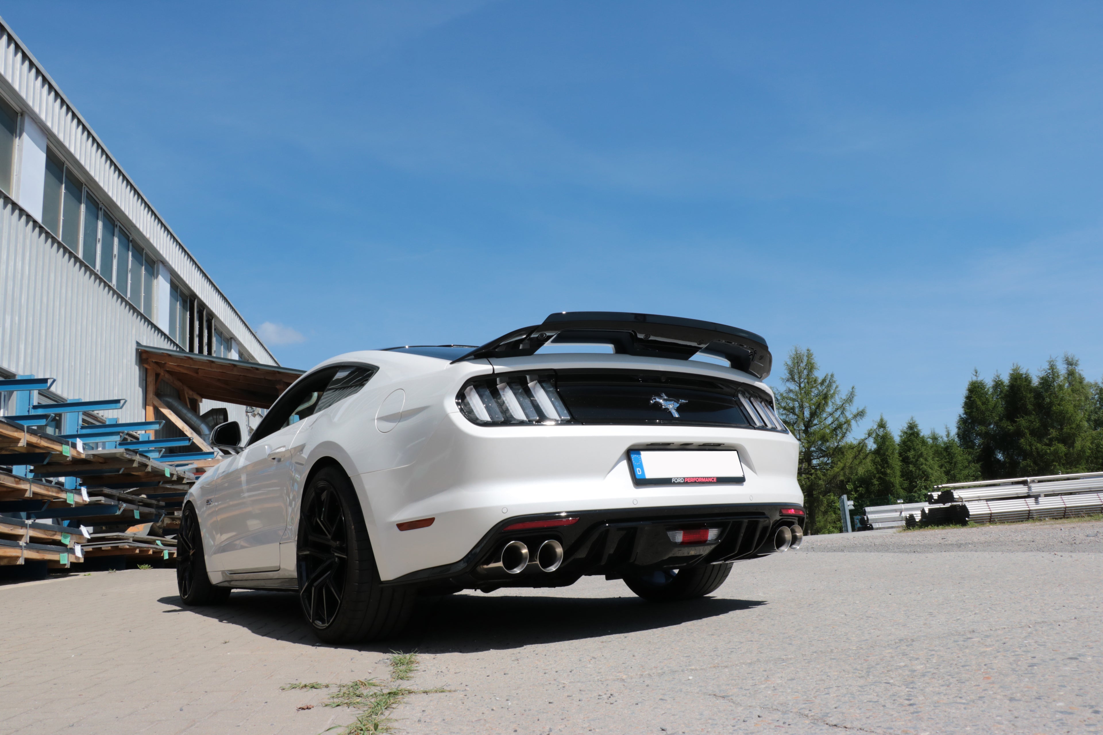 Fox passend fürFord Mustang VI Coupe & Convertible - 4/6/8 -Zylinder Endschalldämpfer rechts/links ohne Abgasklappen - 2x100 Typ 25 rechts/links - passend an den Stoßstangenansatz 52889573 von Velocity