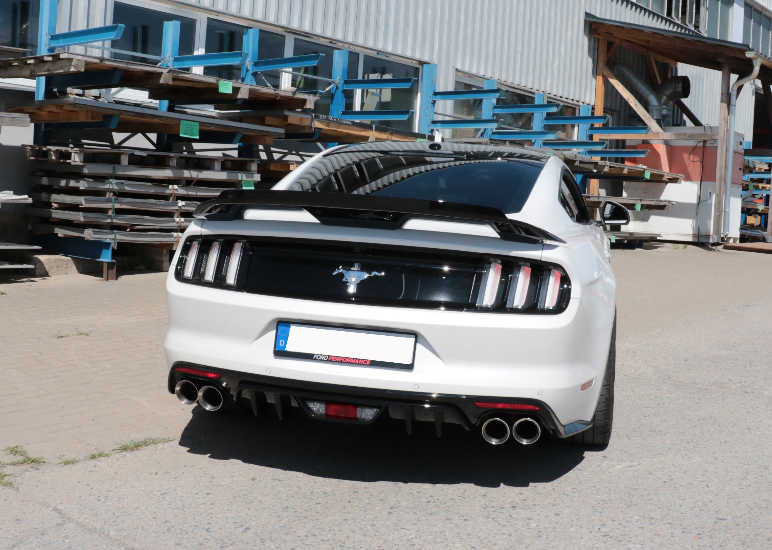 Fox passend fürFord Mustang VI Coupe & Convertible - 4/6/8 -Zylinder Endschalldämpfer rechts/links ohne Abgasklappen - 2x100 Typ 25 rechts/links - passend an den Stoßstangenansatz 52889573 von Velocity