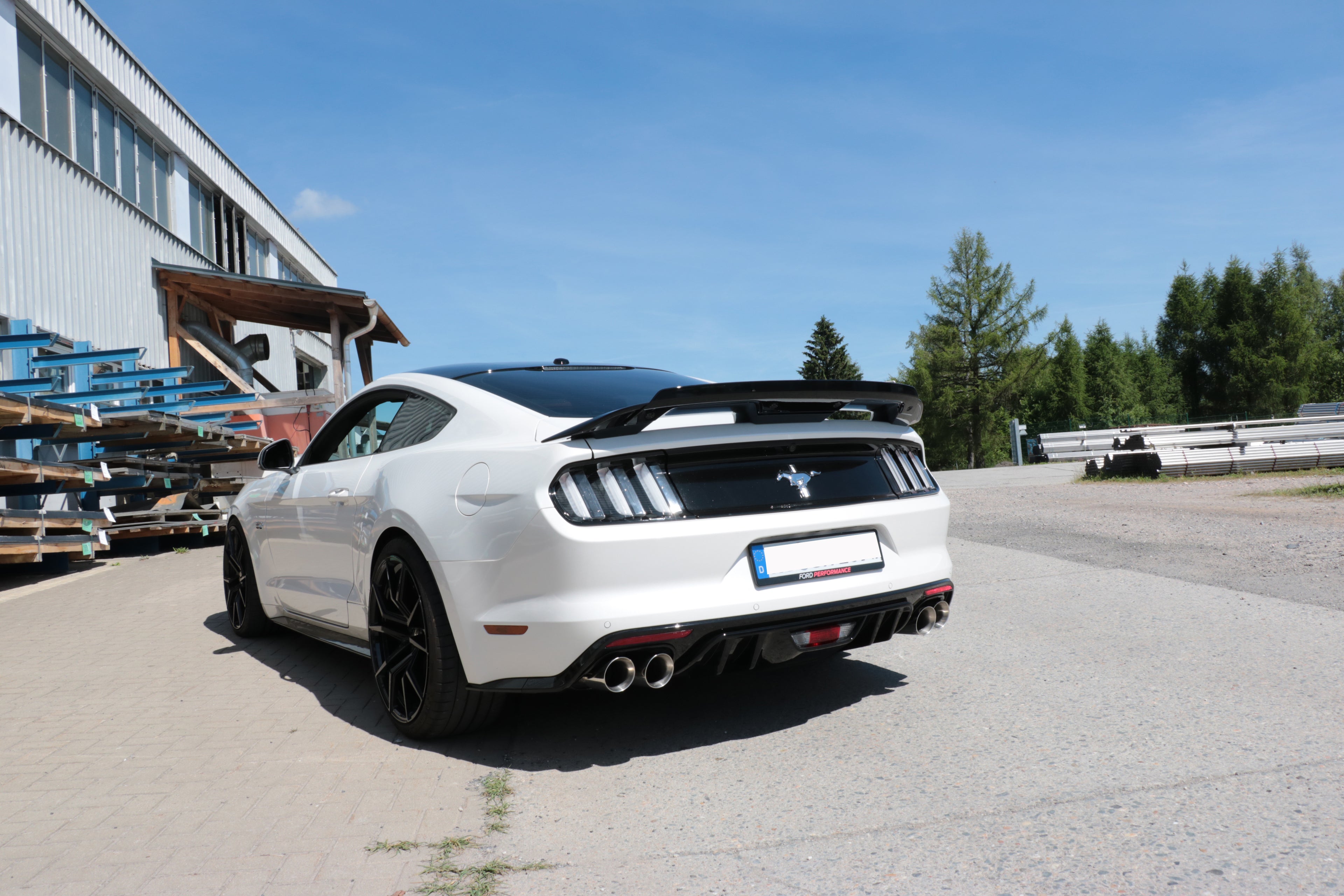 Fox passend fürFord Mustang VI Coupe & Convertible - 4/6/8 -Zylinder Endschalldämpfer rechts/links ohne Abgasklappen - 2x100 Typ 25 rechts/links - passend an den Stoßstangenansatz 52889573 von Velocity