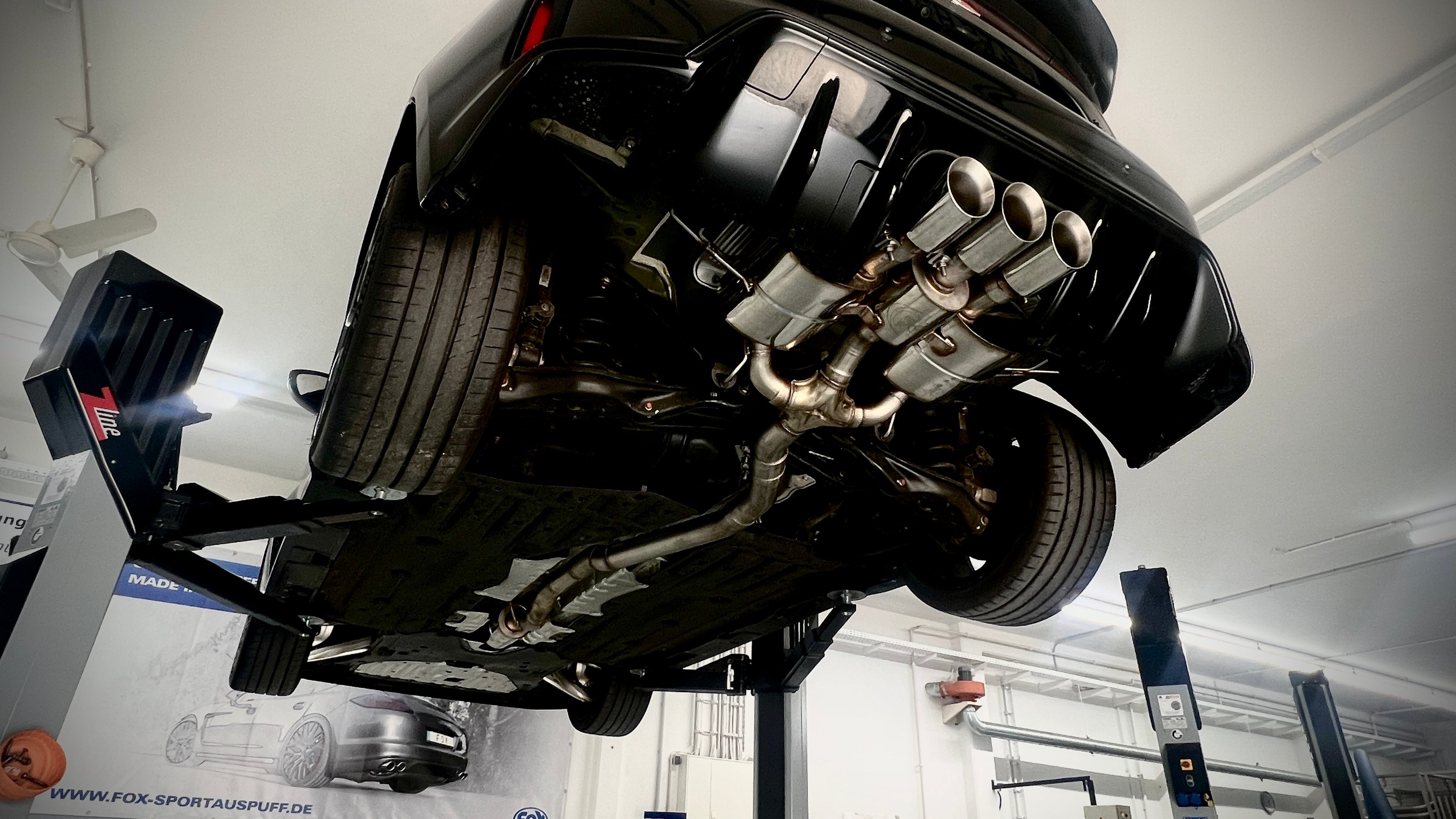 Fox passend fürHonda Civic 11 Type R - Racing 10dB+ Halbanlage 80mm ab OPF bestehend aus 3 Endschalldämpfer mit 1x Abgasklappe, 1 Mittelschalldämpfer und 1 Vorschalldämpfer.Endrohre 3x100mm Typ 25