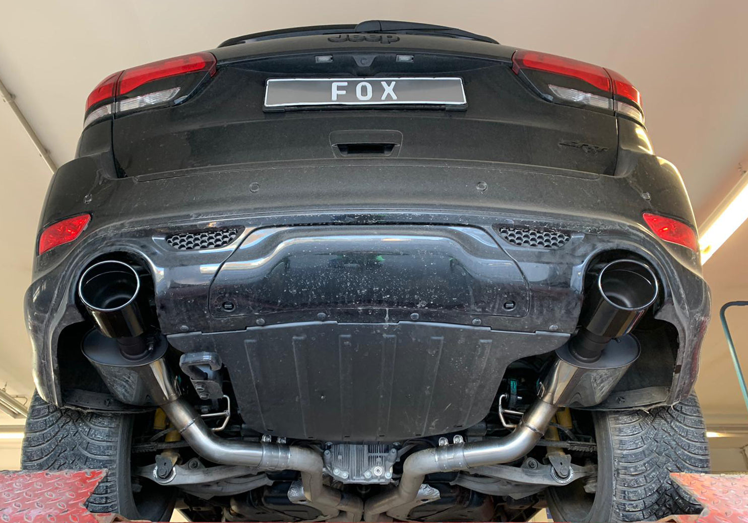 Fox passend fürJeep Grand Cherokee WK II - 6,4l SRT8 ab 2014 Endschalldämpfer rechts/links - 129x106 Typ 32 rechts/links SCHWARZ